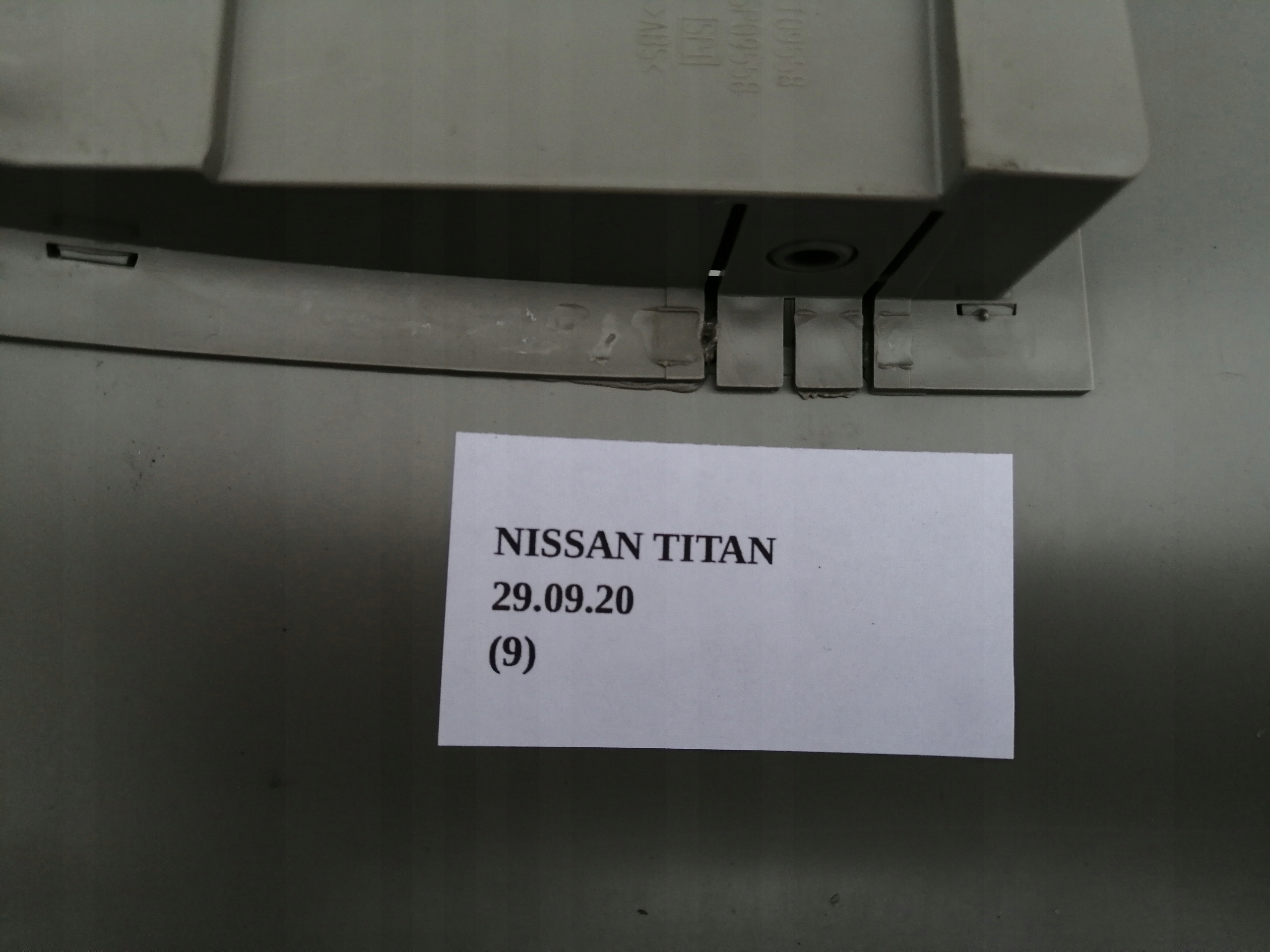 бардачок вклад тунель середина nissan титан и 03-