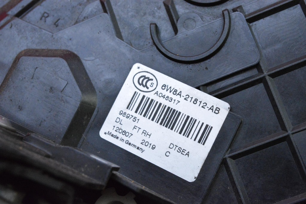 lock door right front EU 6W8A-21812-AB LAND ROVER FREELANDER 2 II L359