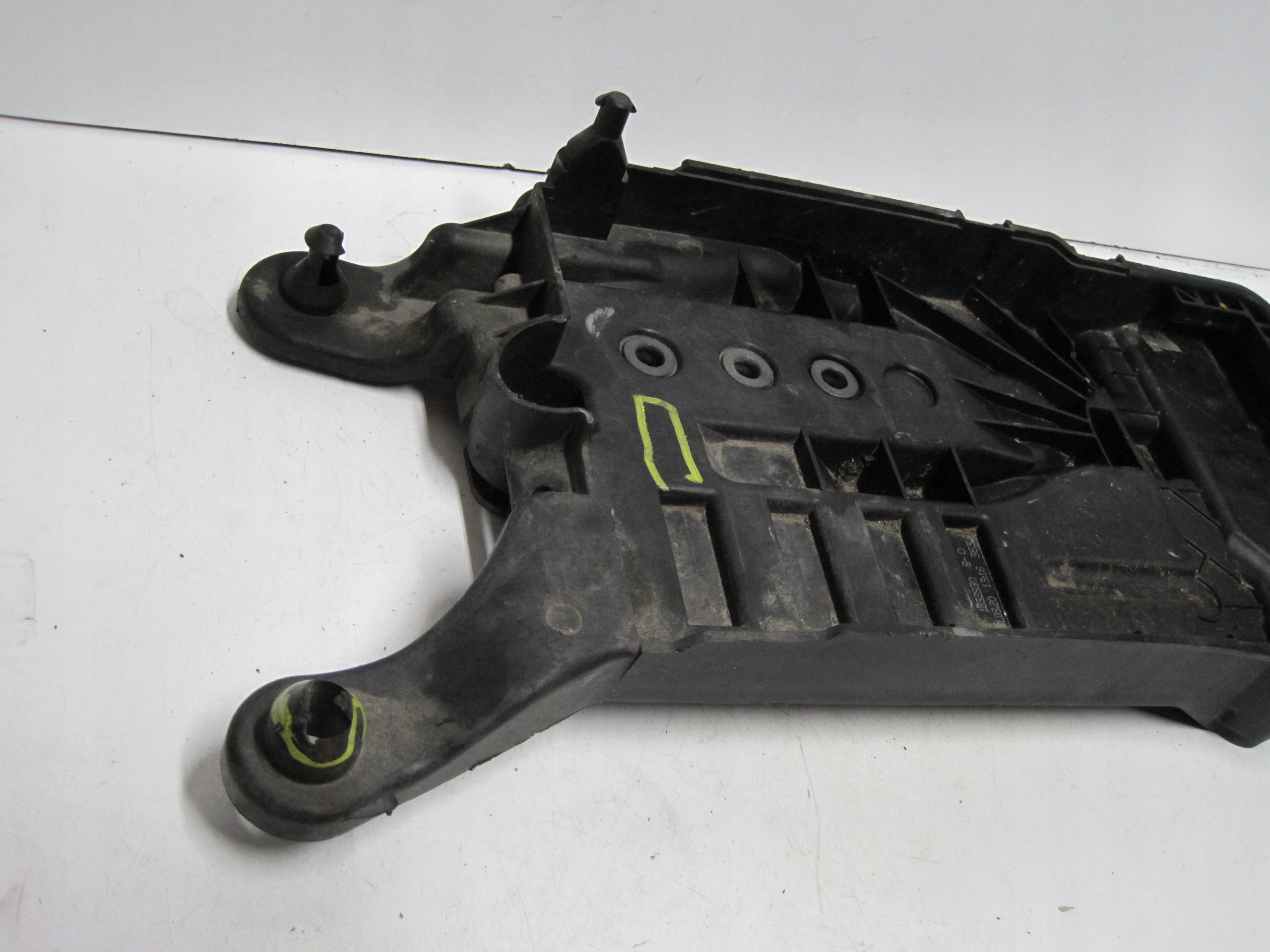 Podstawa akumulatora VW POLO 2G0 2Q0915331