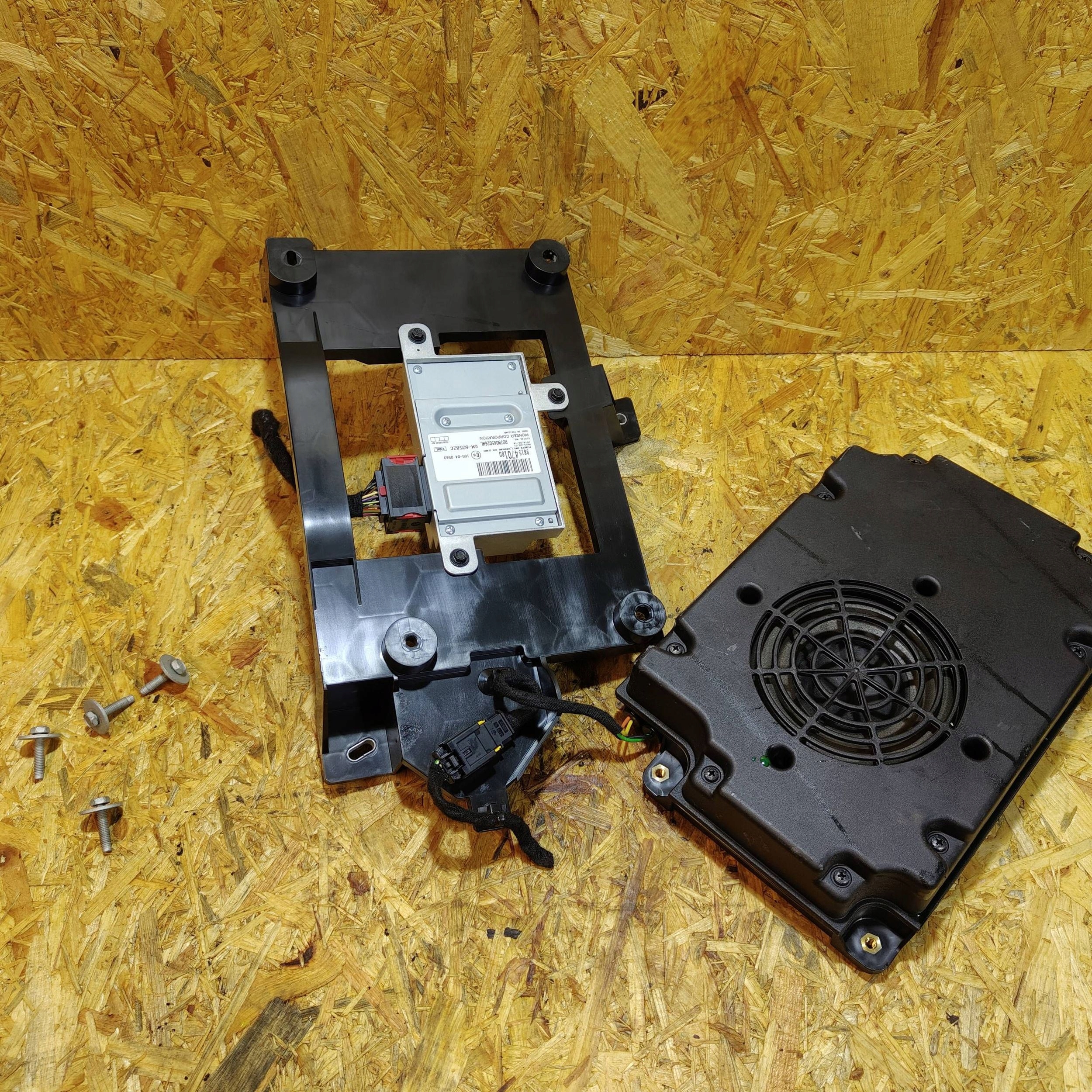 amplifier Citroen C3 Aircross 9815470180
