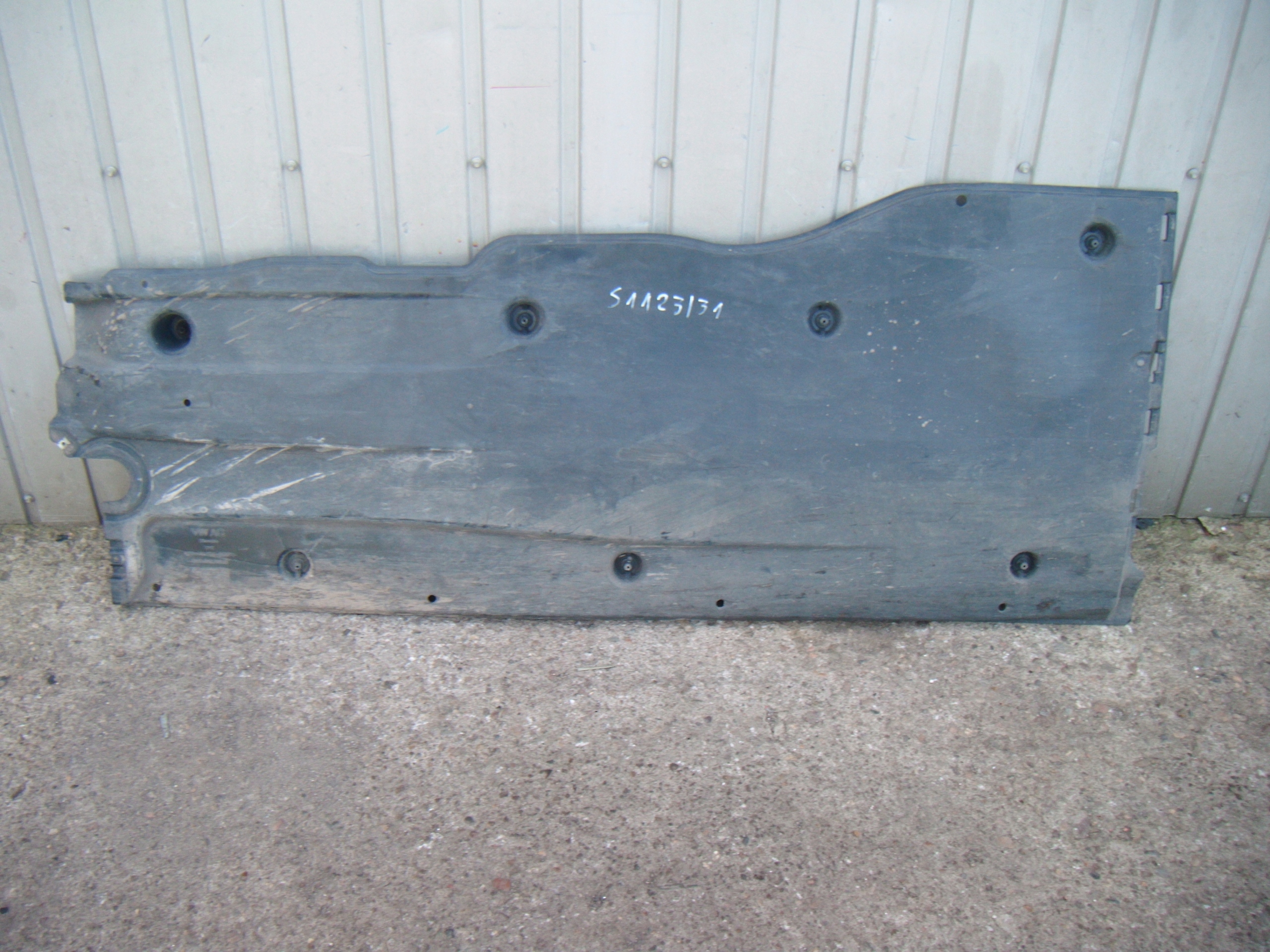 VOLKSWAGEN SKODA SEAT OSŁONA PODWOZIA PRAWA 5WA825202E