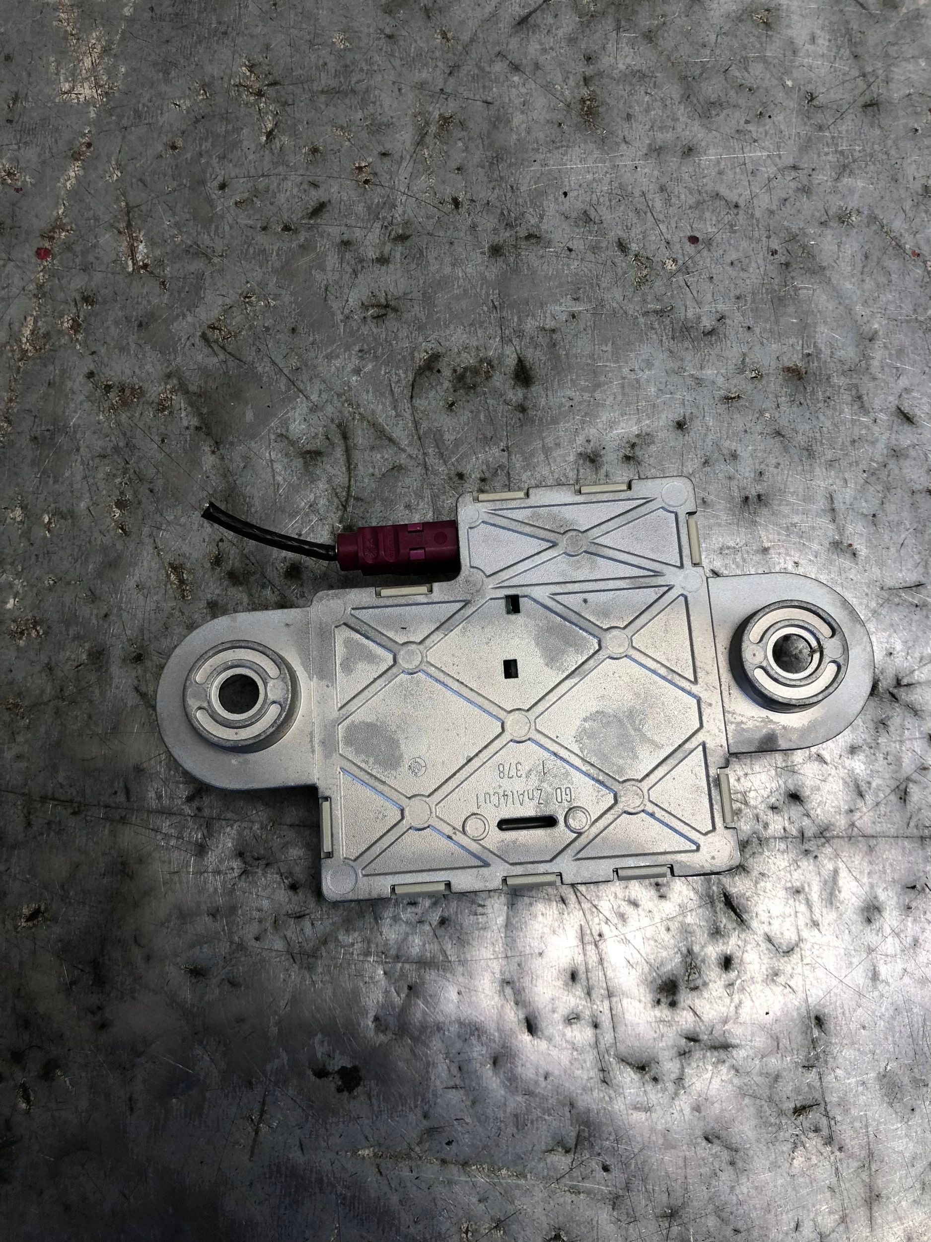 Verstärker ANTENY BMW E90 6935024