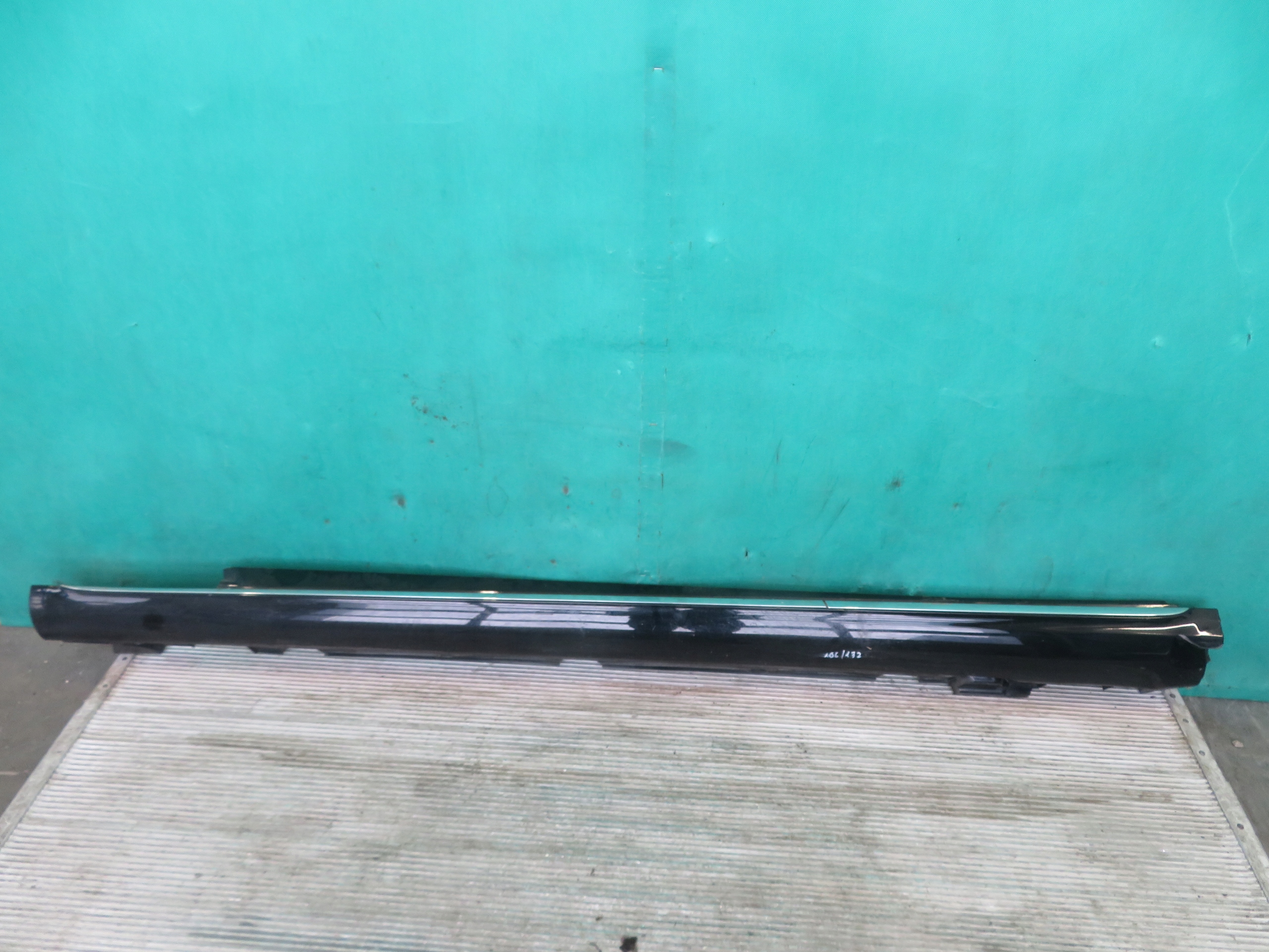 moulding threshold left MERCEDES W205 C KLASA 18R A2056907102