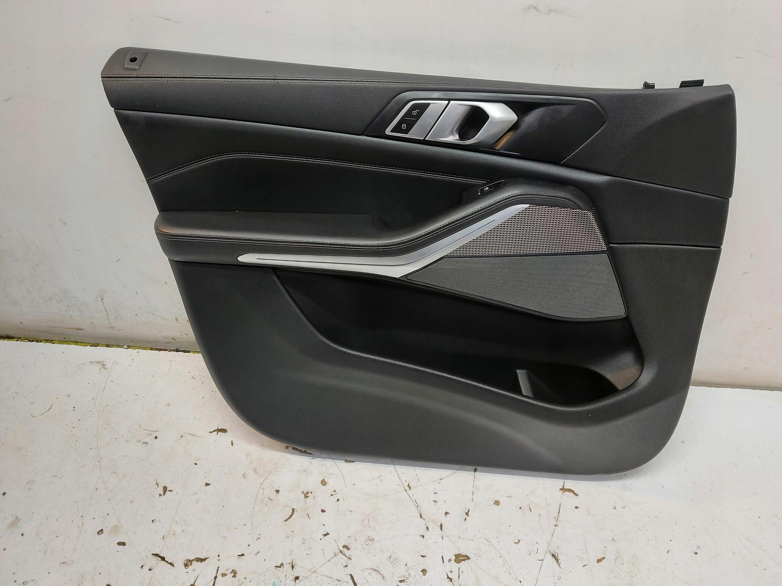 BMW G05 X5 3.0d 2019r upholstery side door left front