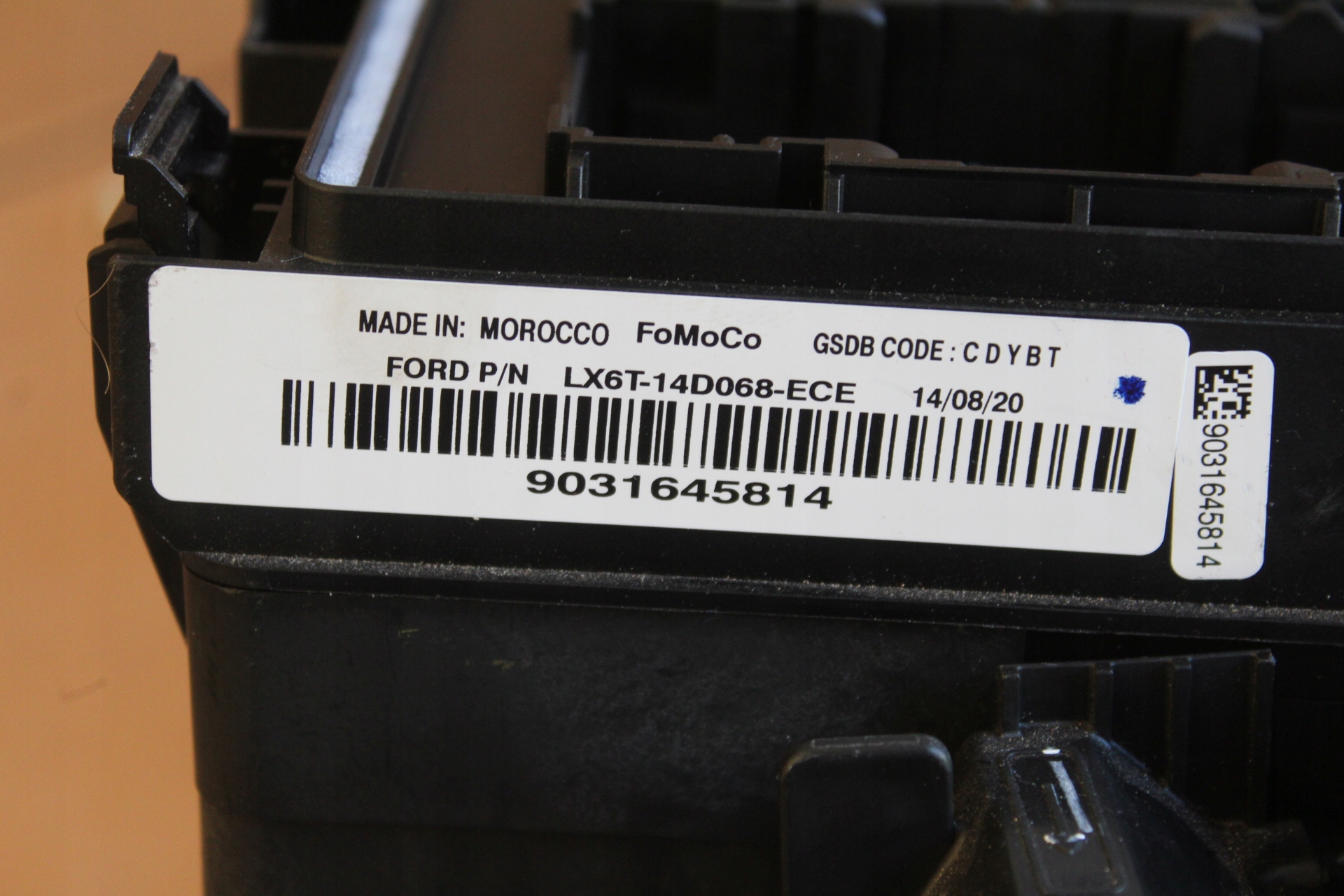 Skrzynka bezpieczników OBUDOWA Ford Kuga Mk3 2020r Producent części Ford OE