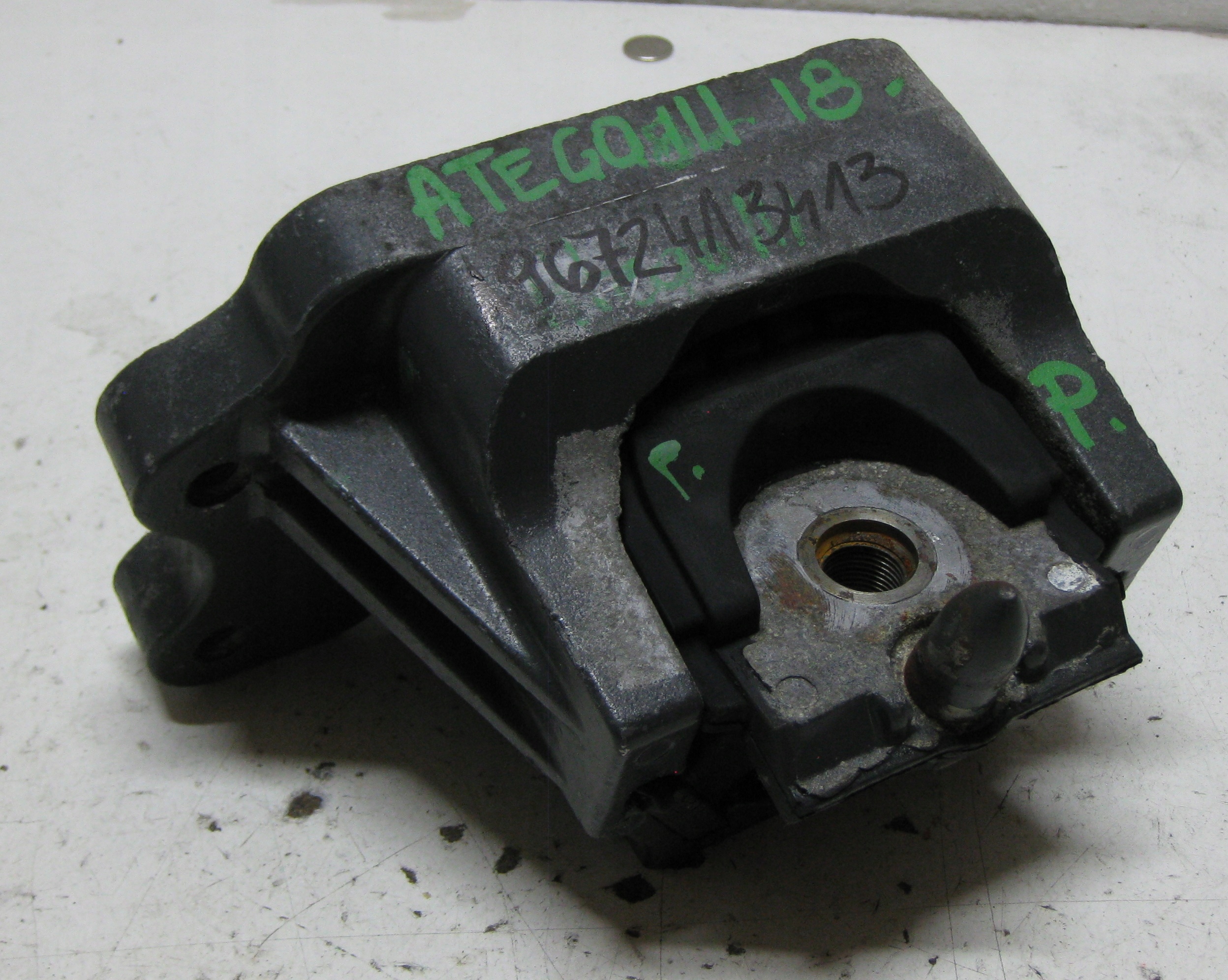 MERCEDES ATEGO 3 818 5.2D 18R engine mount right A9672413413
