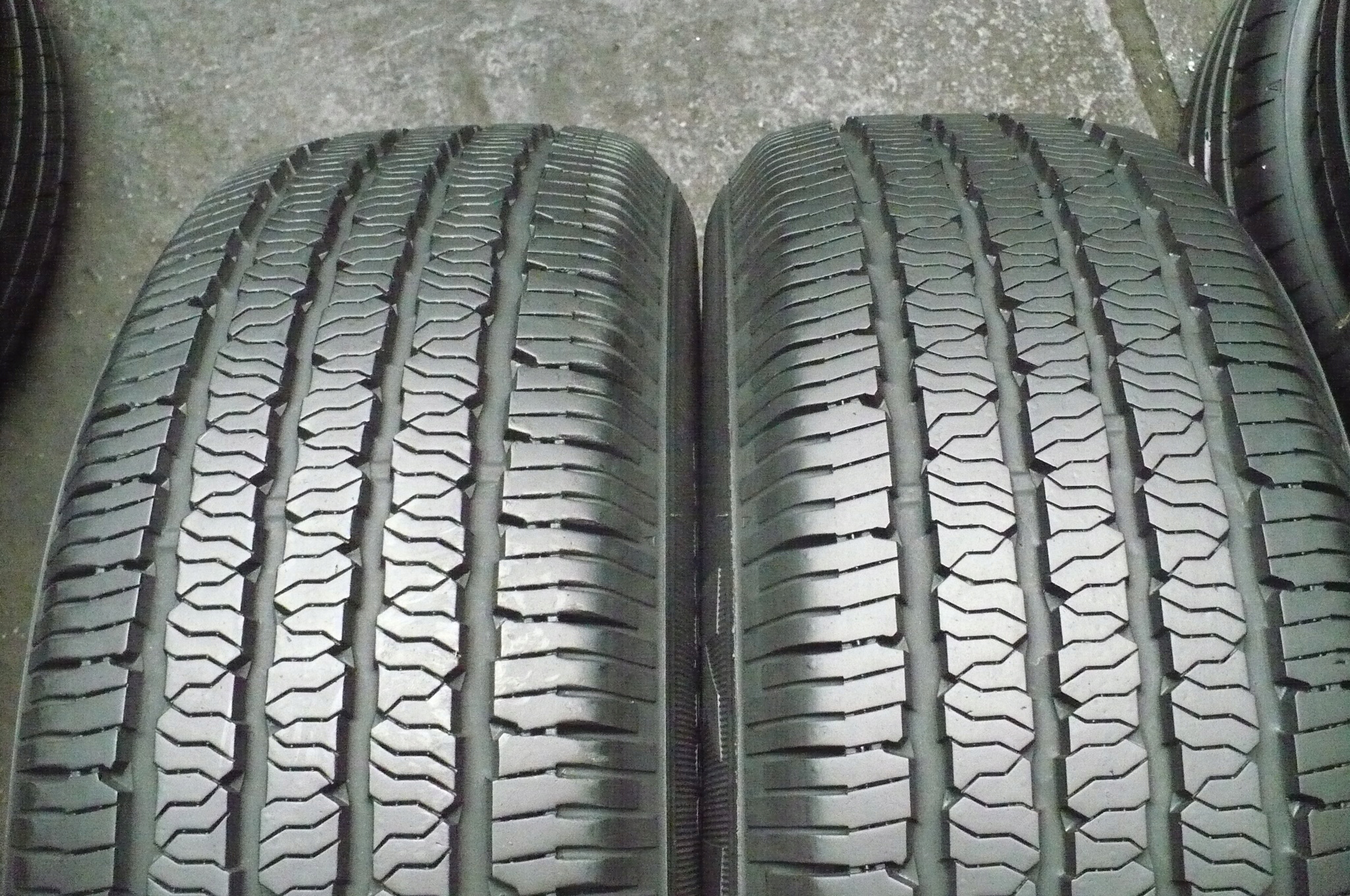 2x Kumho Radial 798 Plus 235/60R17 8,3mm 2022