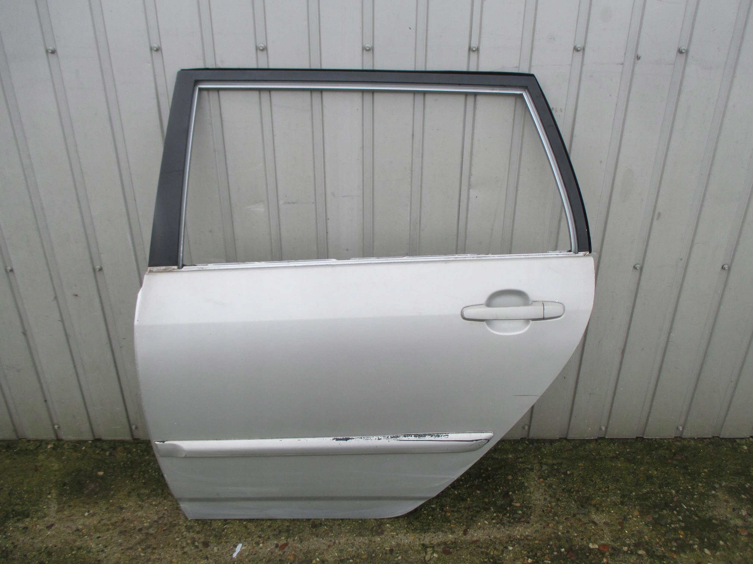 TOYOTA COROLLA E12 KOMBI 02-04 DRZWI LEWE TYLNE