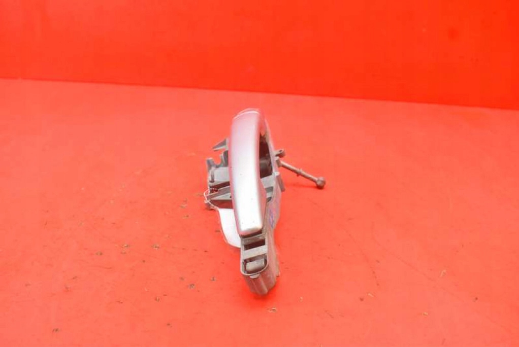 handle left front front SREBRNA 9680168680 PEUGEOT 308 1 and T7 07-11