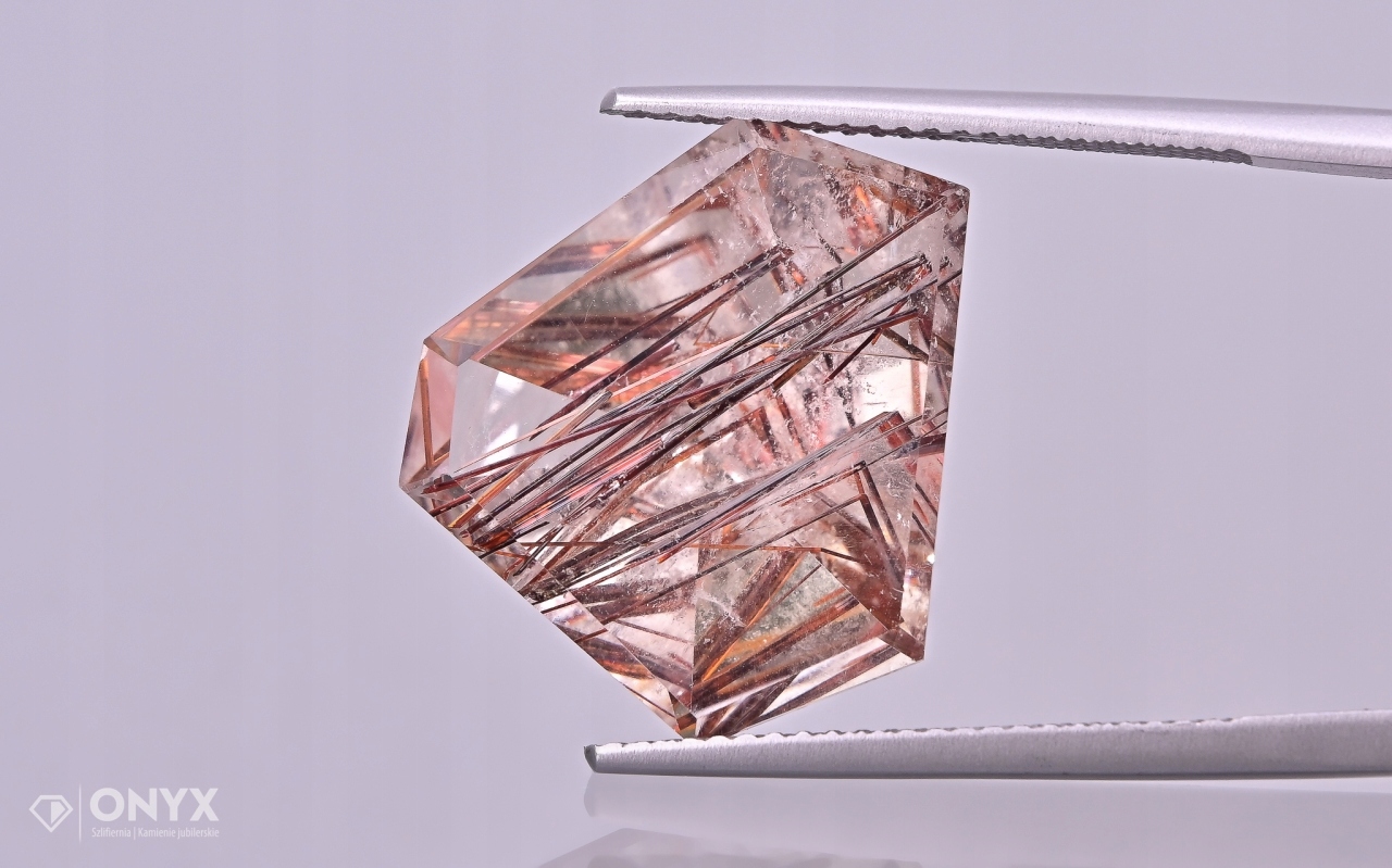 Křemen s rutilem fazetovaný nepravidelný 19x16 mm