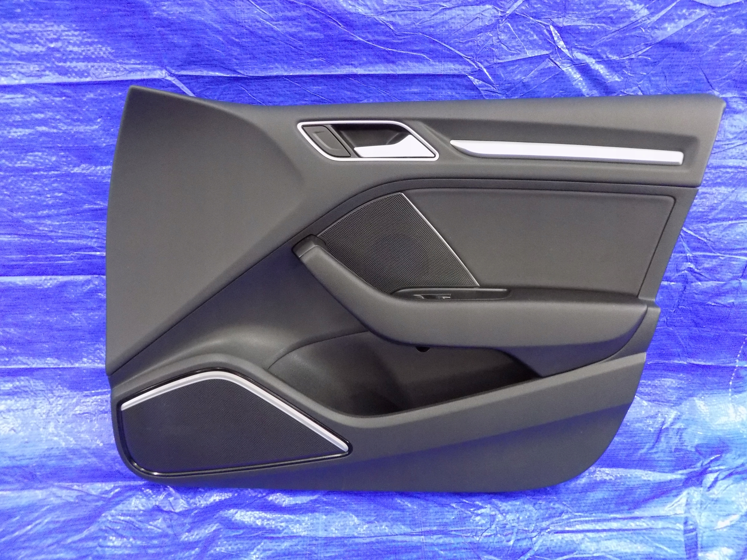 Обшивка передньої правої двері AUDI A3 8V SPORTBACK