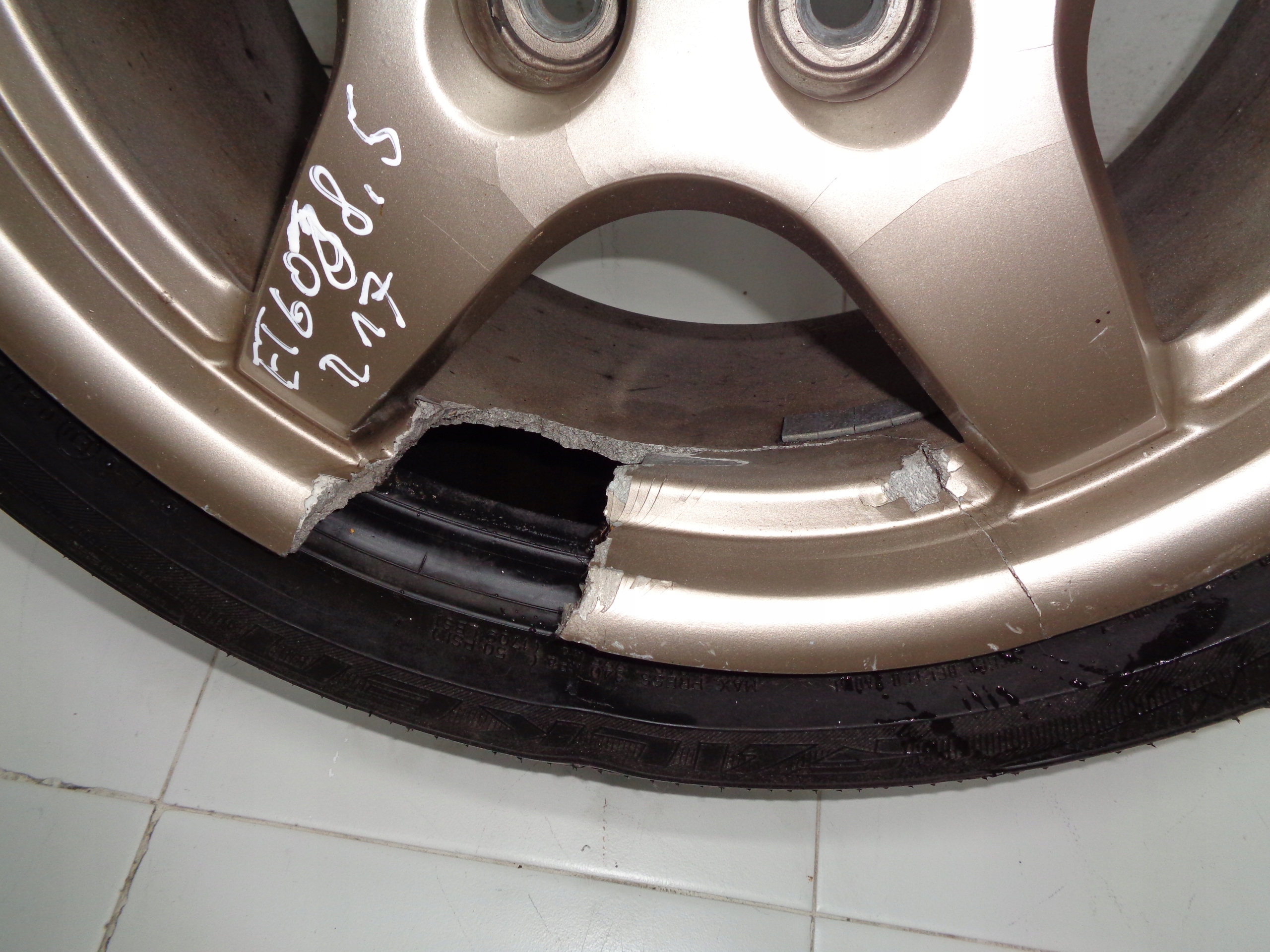 CORVETTE C5 disc R17 8.5J ET 60 damaged
