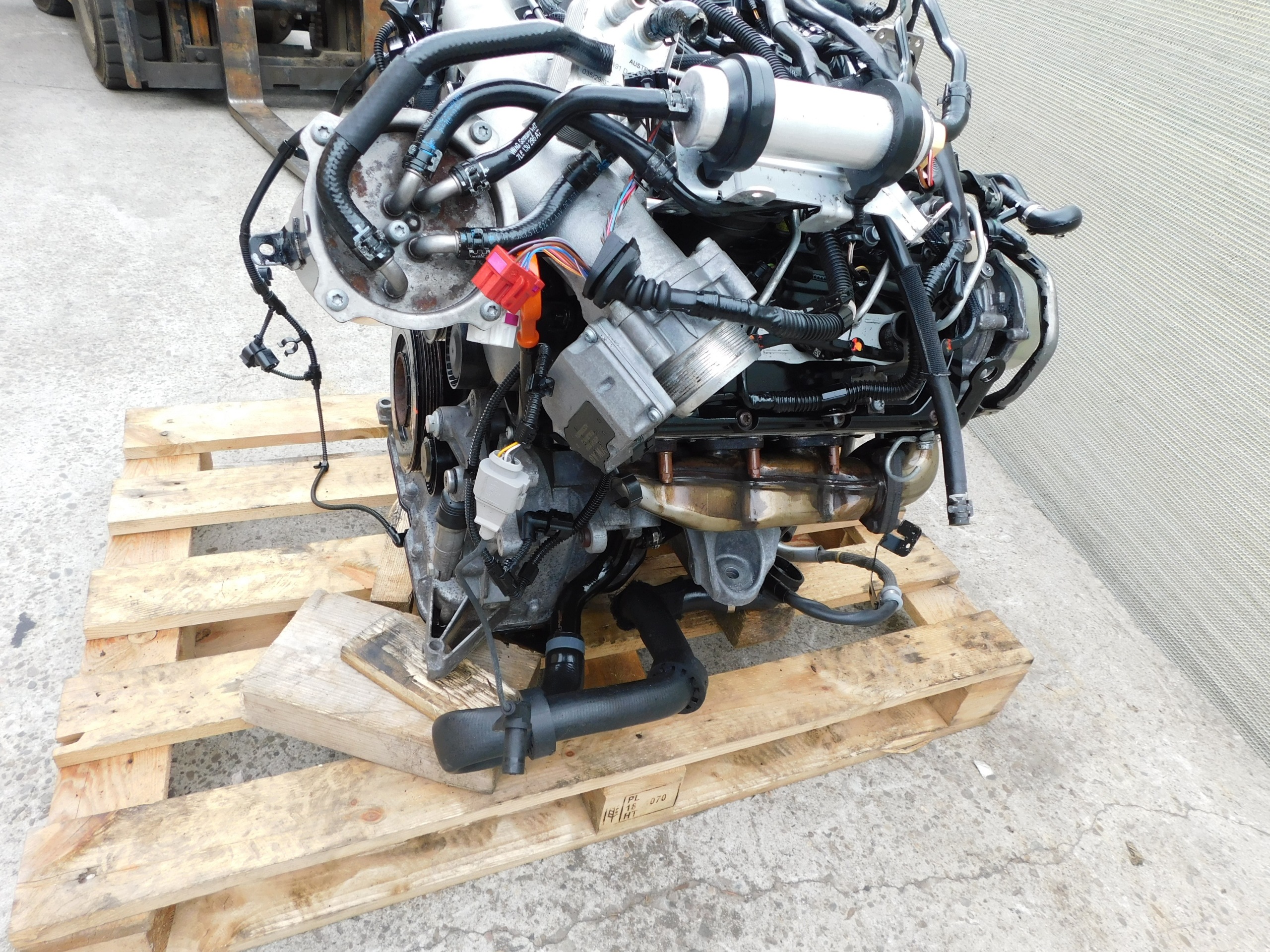engine 3.0 TDI VW Touareg Audi Q7 Porsche Cayenne CAS complete OEM