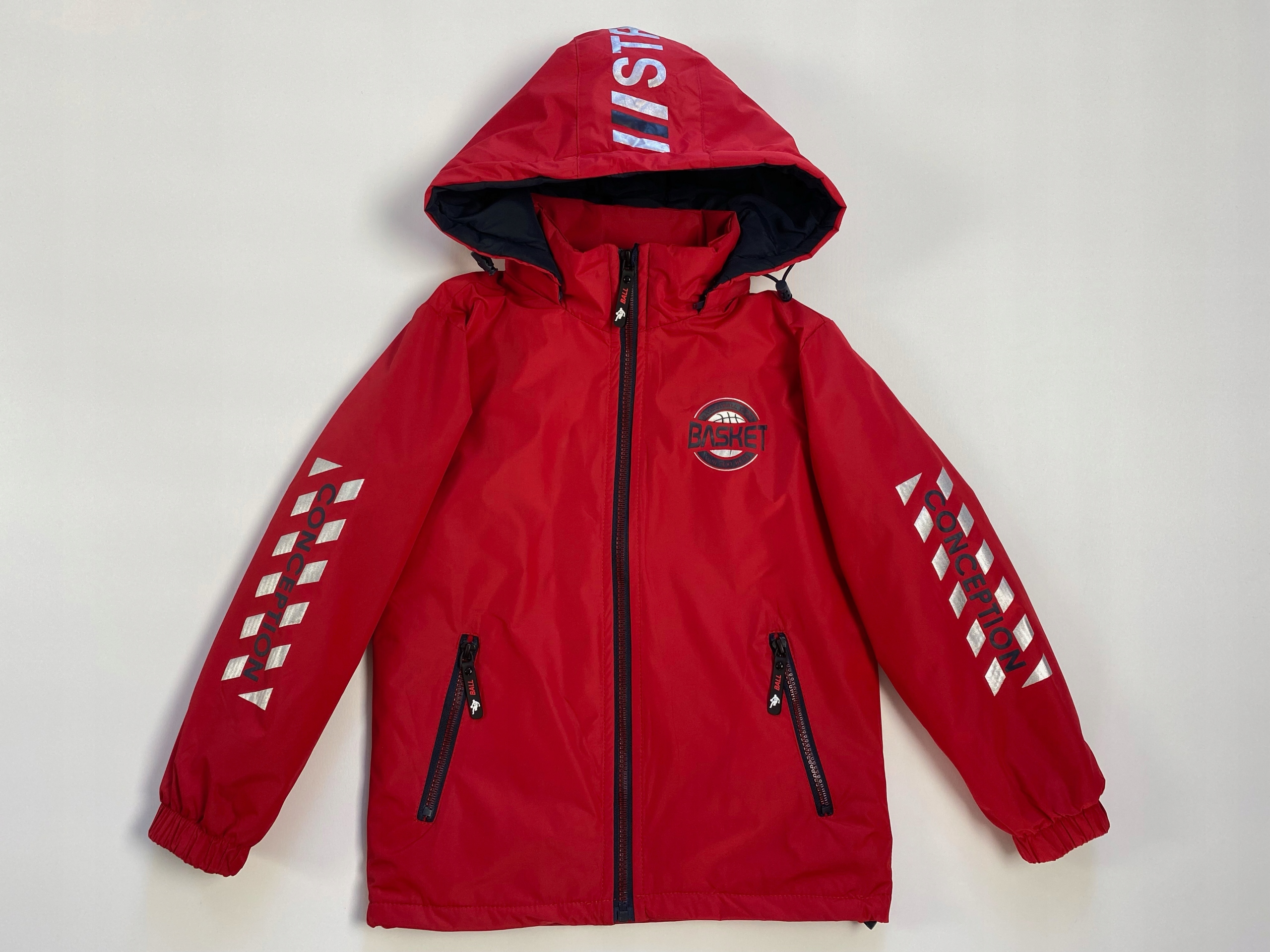 

Kurtka chłopięca wiosenna w rozmiarze 152