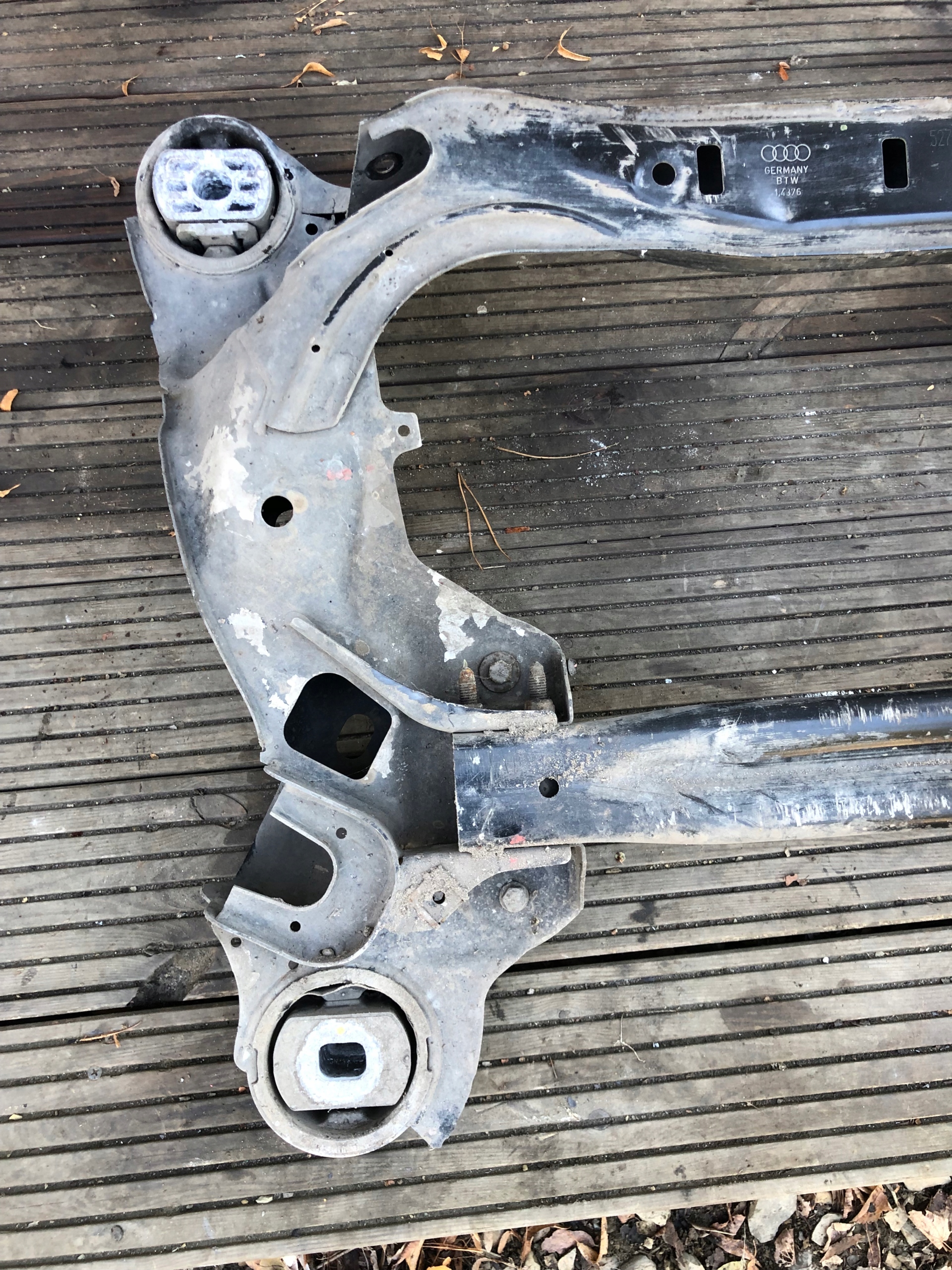 axle beam subframe front AUDI A8 D3
