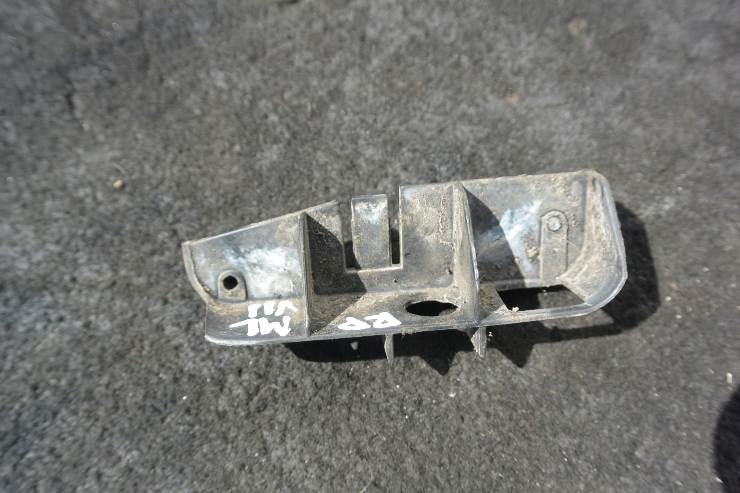 support of a fender front front left MERCEDES-BENZ ML 164 W164 1646800274