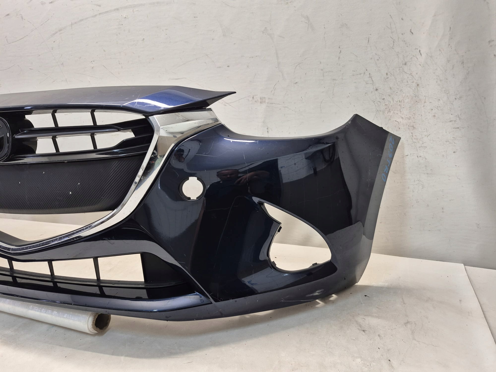 MAZDA 2 III DJ 14- bumper front front grill LAKIEROWANY PDC DB5J-50031