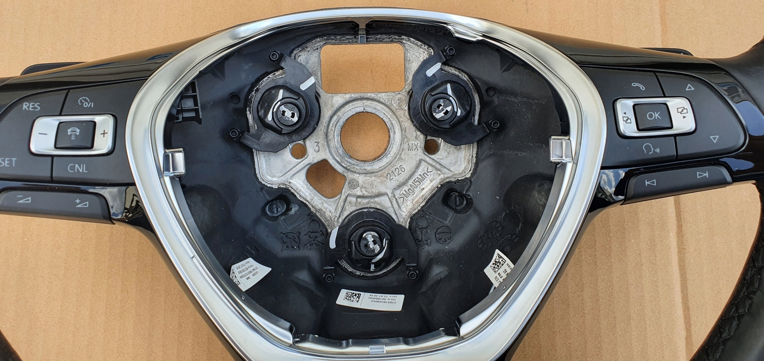 Volant PASSAT B8 JETTA Cuir, en cuir Neuf 5C0419091EJ