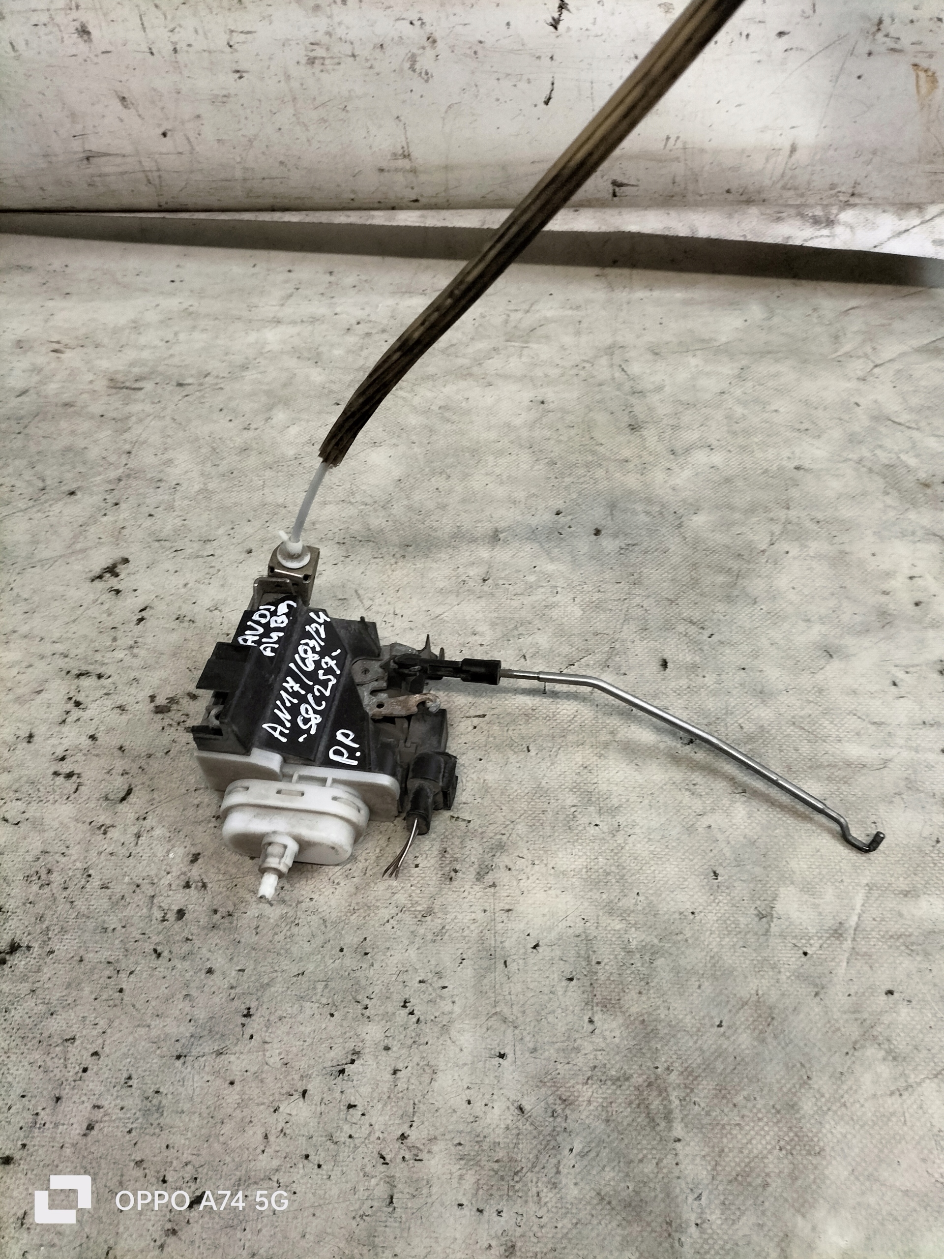 lock front right 8D1837016E AUDI A4 B5 EUROPA
