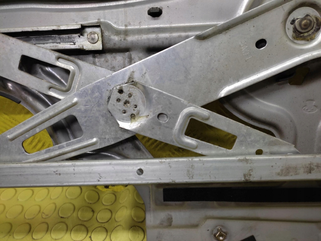 HYUNDAI SANTA FE window regulator left front 8247026050