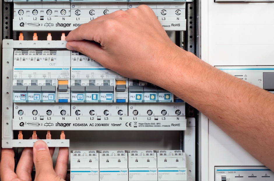 BERKER Ramka 3-krotna biały 5310138989 Waga produktu z opakowaniem jednostkowym 0.1 kg