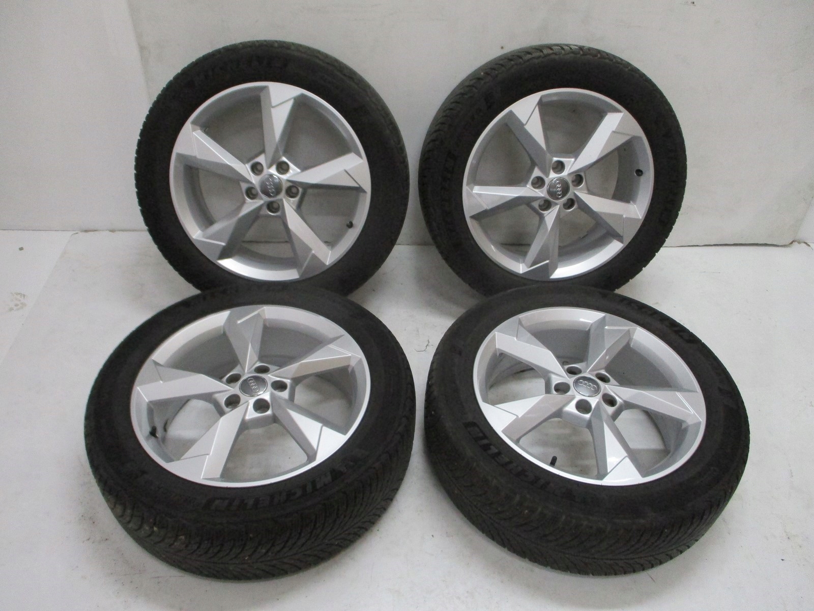 wheels discs tyres Audi Q3 83A M+S R19 83A601025N