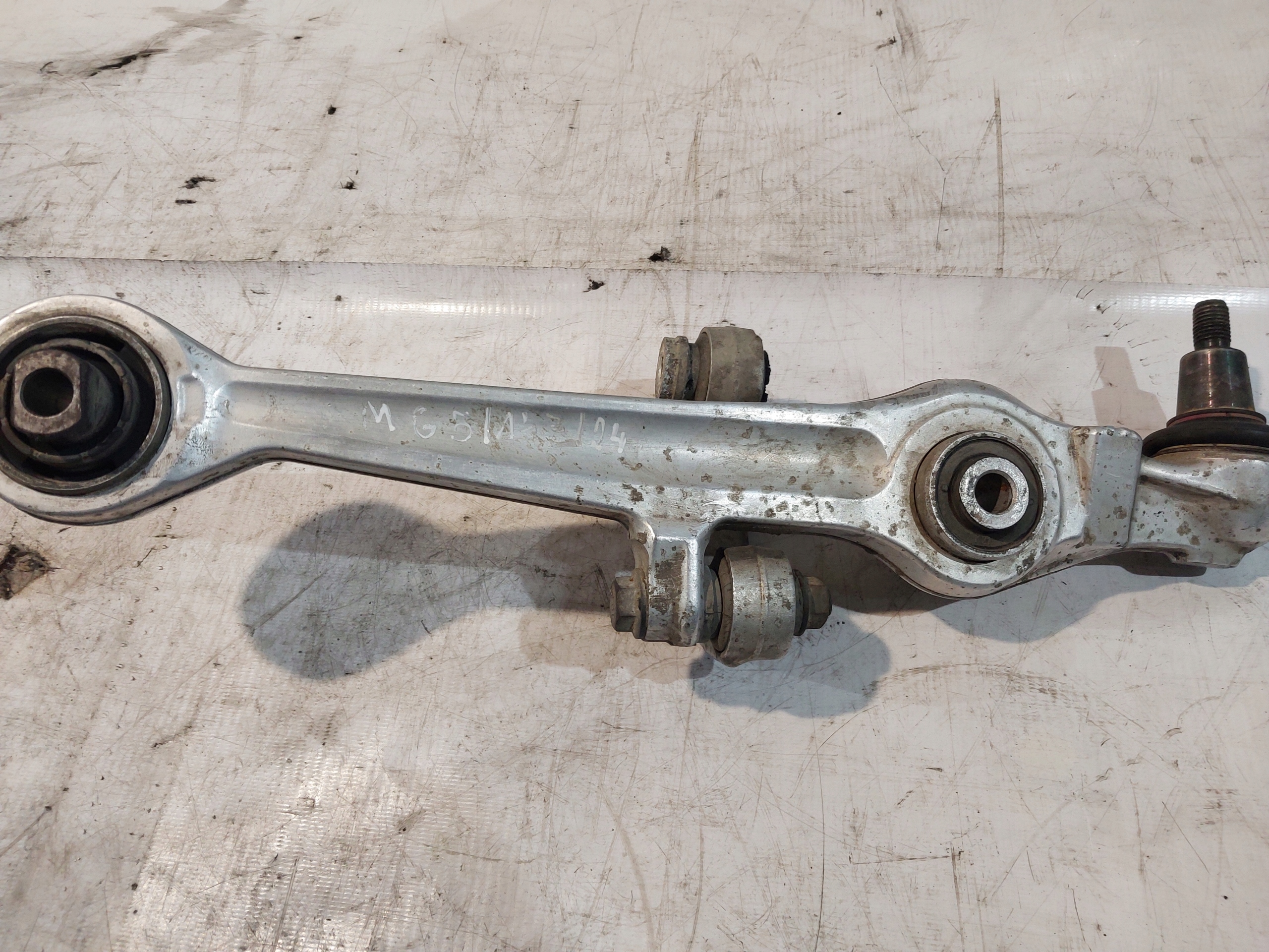 Audi OE 4D0 407 151H Querlenker, Achsträger Reifen Räder