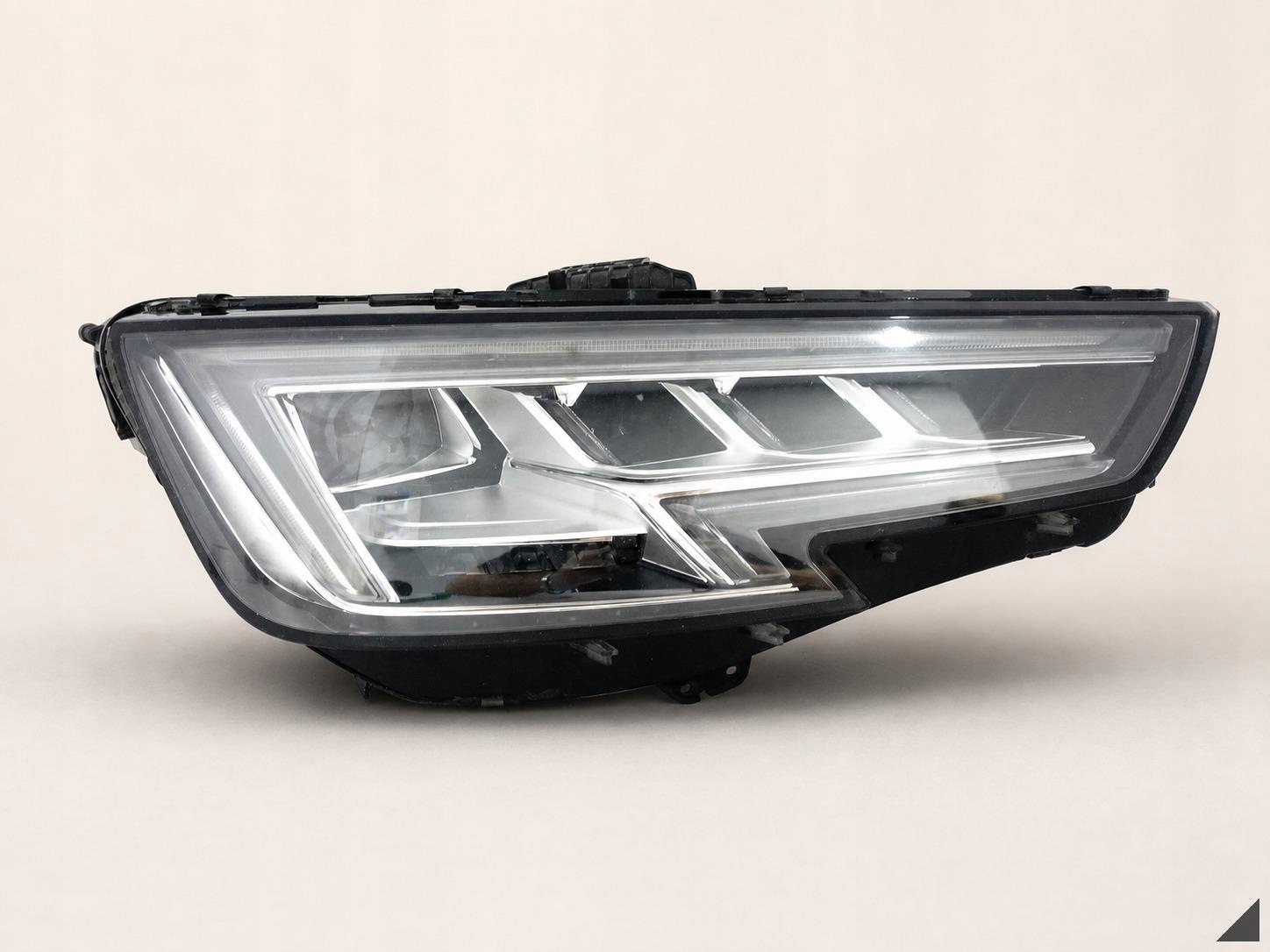AUDI A4 S4 8W0 B9 15-19 light HEADLIGHT MATRIX FULL LED right front EUROPA