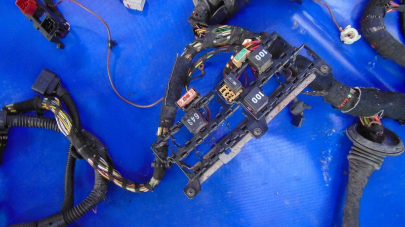 bundle wiring SRODKA below DESKE 2.0TDI CAA VW TRANSPORTER T5 03-14R
