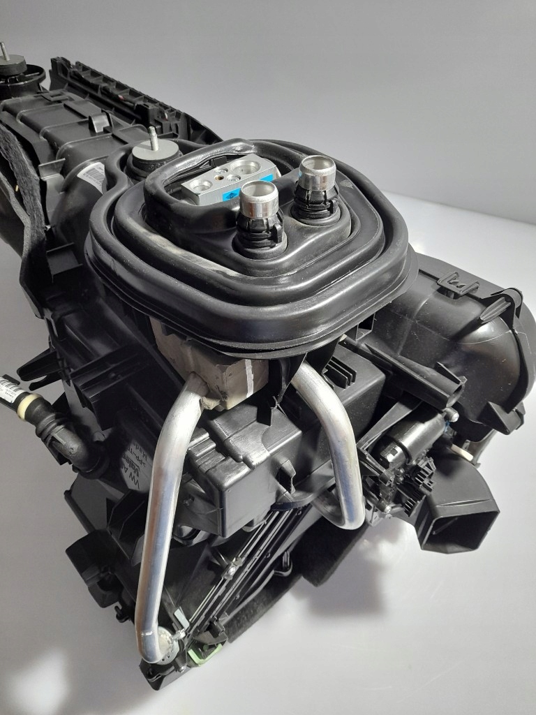 Audi A3 8V E-TRON vw VII радиатор отопителя европа 5QE820005 супер состояние