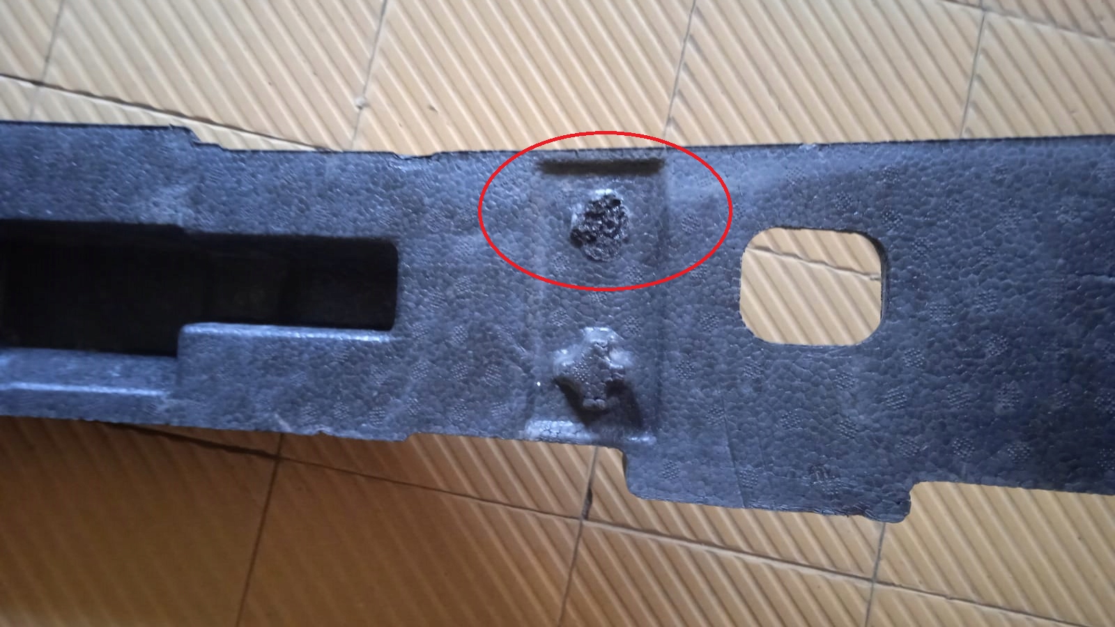 ABSORBER Polystirén nárazníku předek TOYOTA COROLLA E21 SEDAN 19