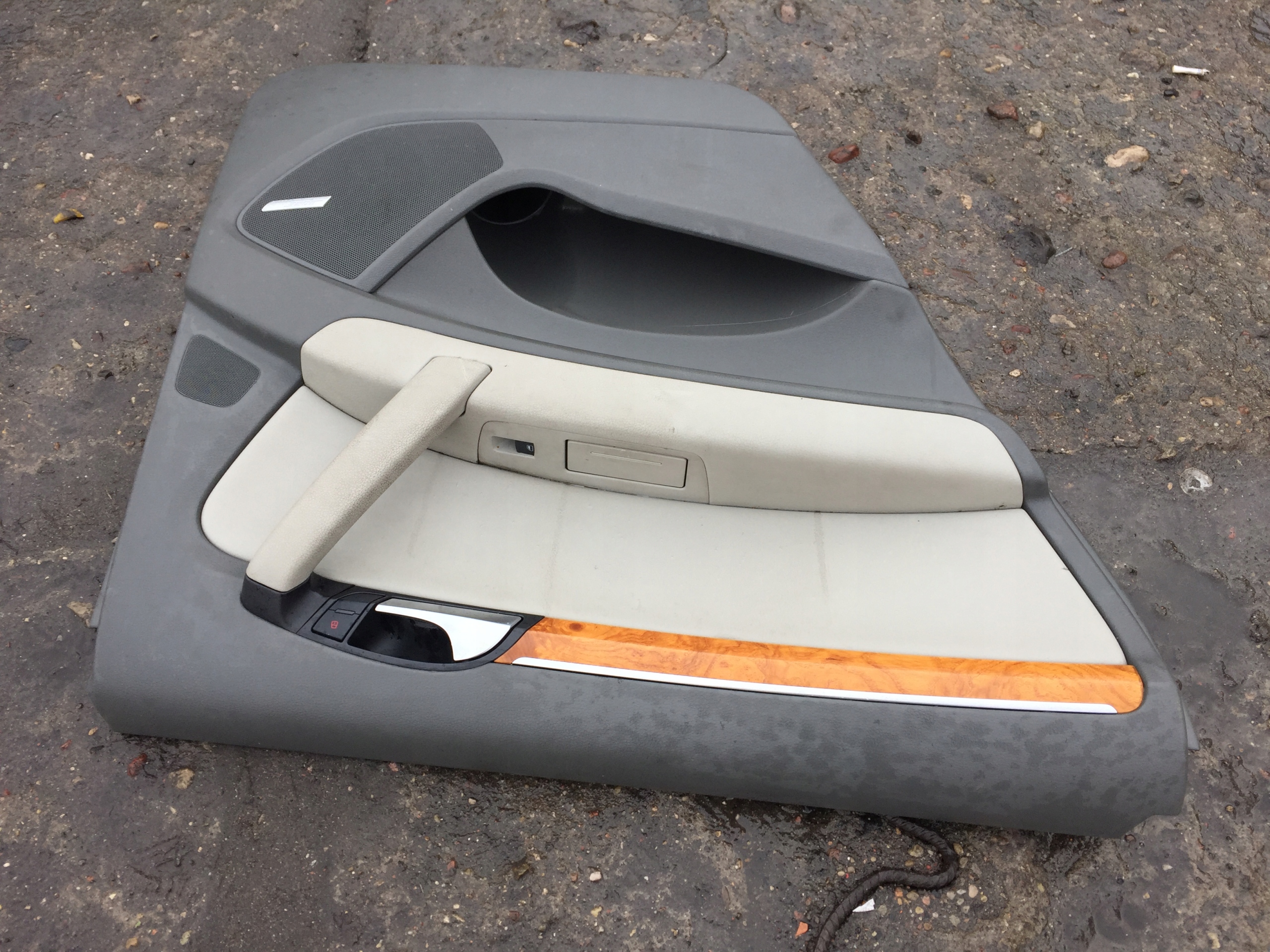 AUDI Q7 4L side door upholstery left rear part BOSE