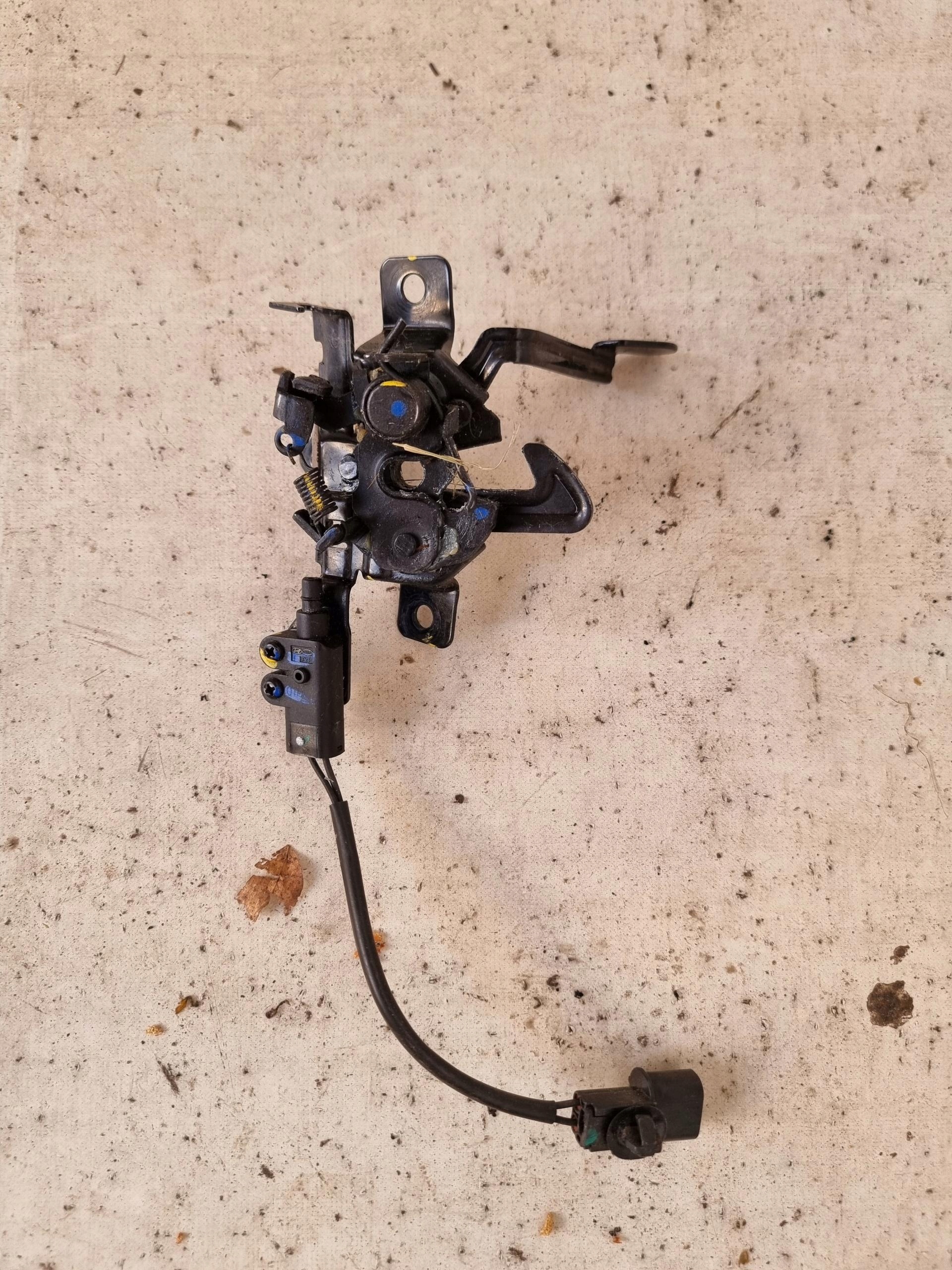 HYUNDAI and 10 III 19-> bonnet latch lock 81130K7010
