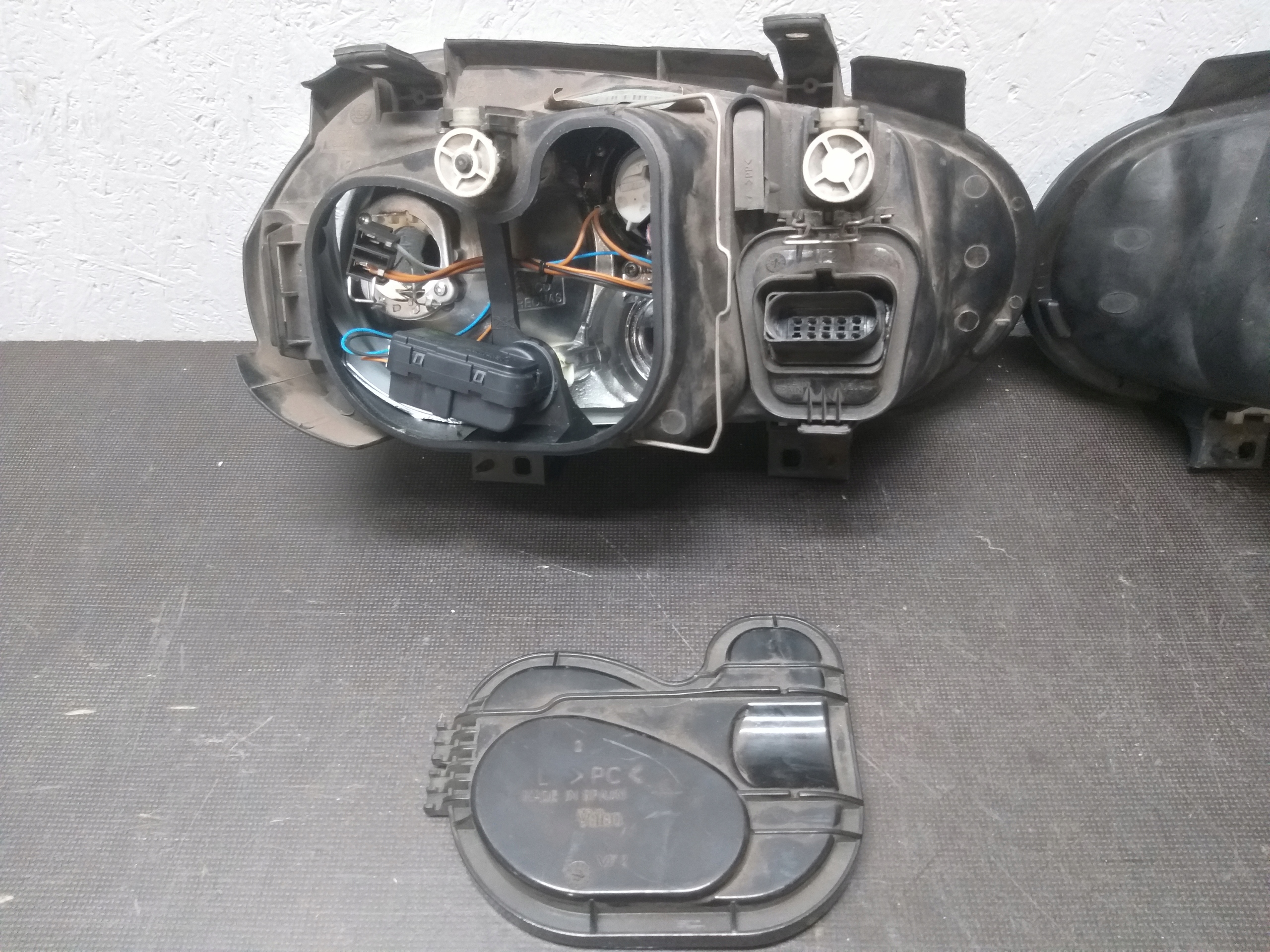 LIGHT LIGHTS FRONT VW GOLF IV 4 VALEO