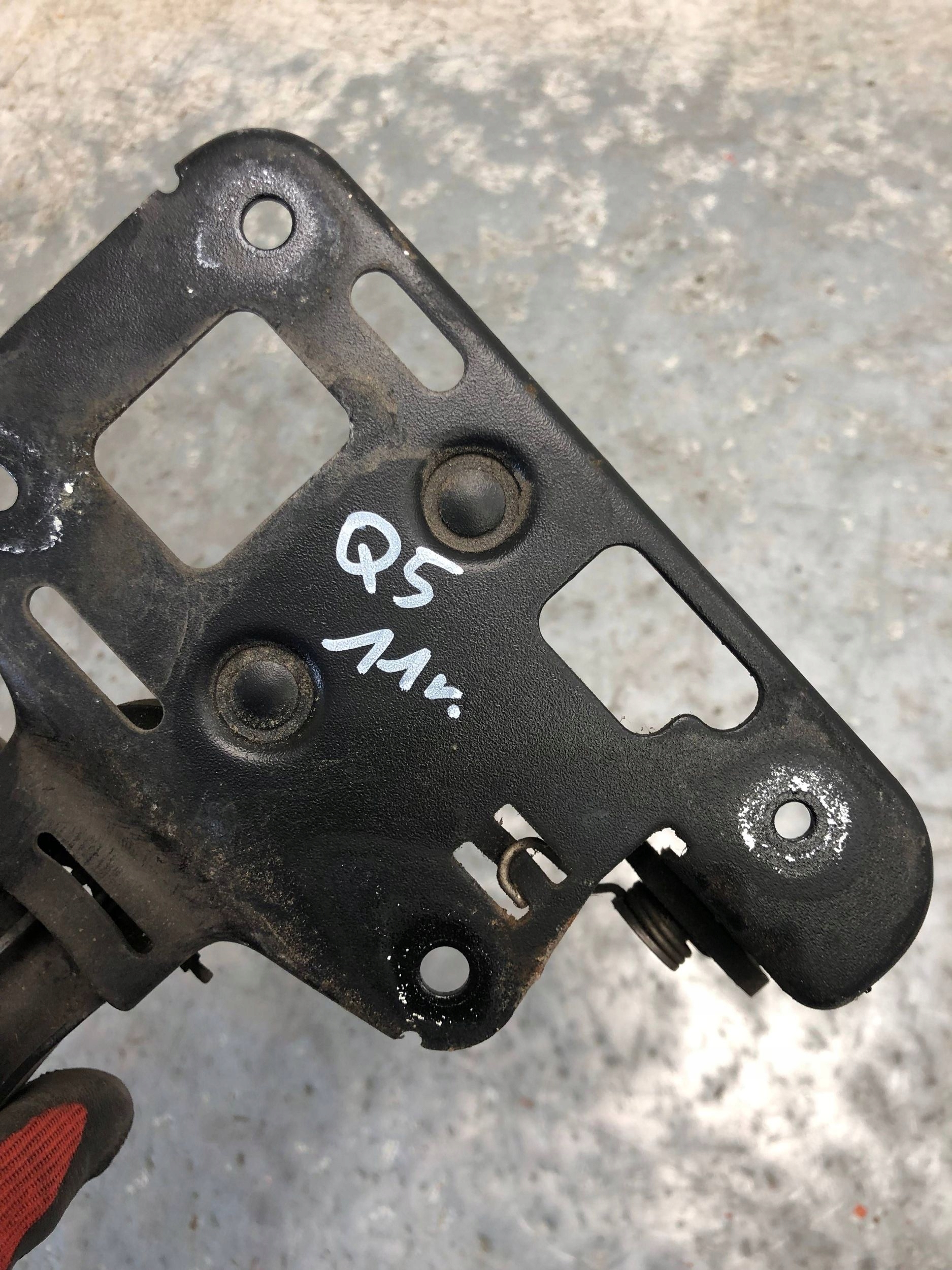 lock RYGIEL bonnets AUDI Q5 8R0823480