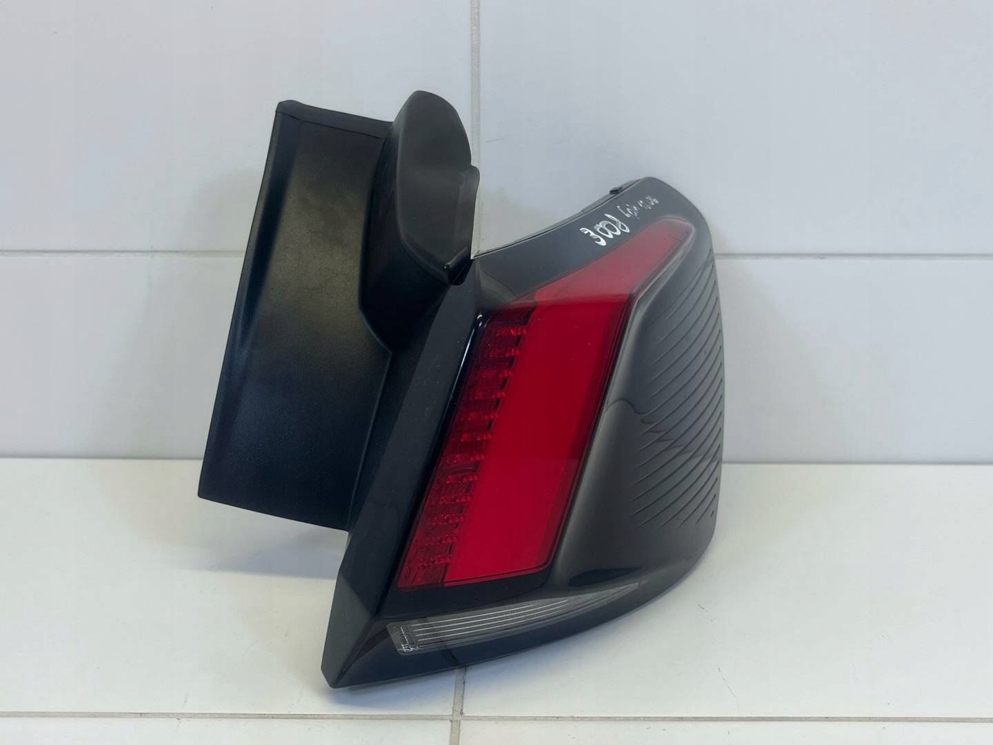 light rear right side Peugeot 3008 2 2019 9810477080