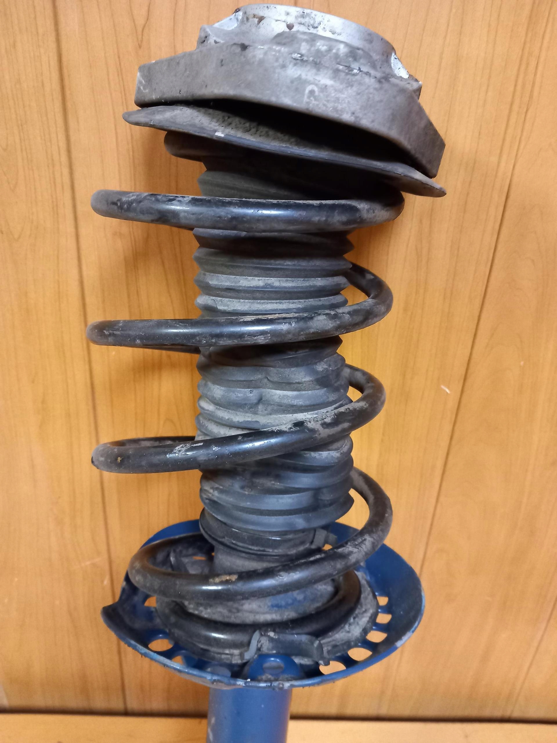 shock absorber left front MERCEDES E-KLASA W212 09-16