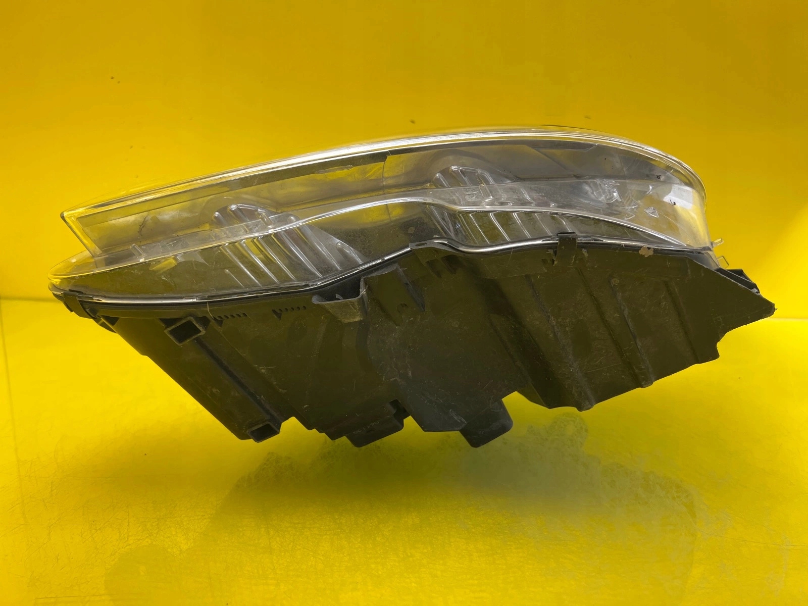 light left Mercedes C-Klasa W204 A2048208761