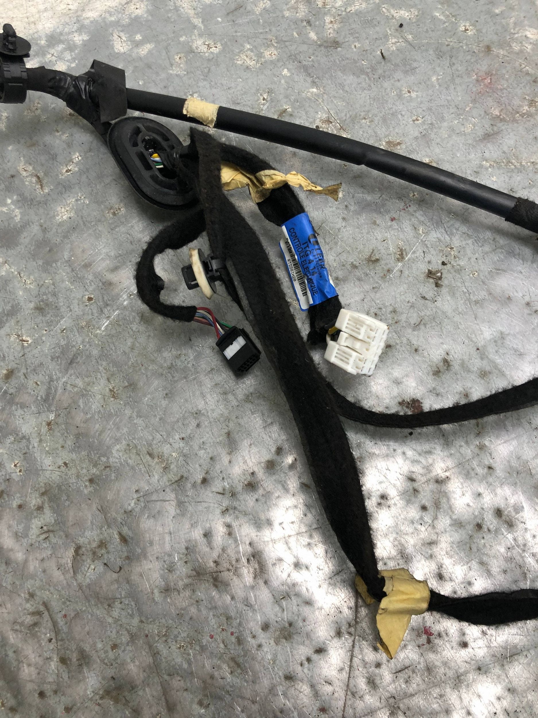 bundle wiring door left front RENAULT TRAFIC III 241256721R
