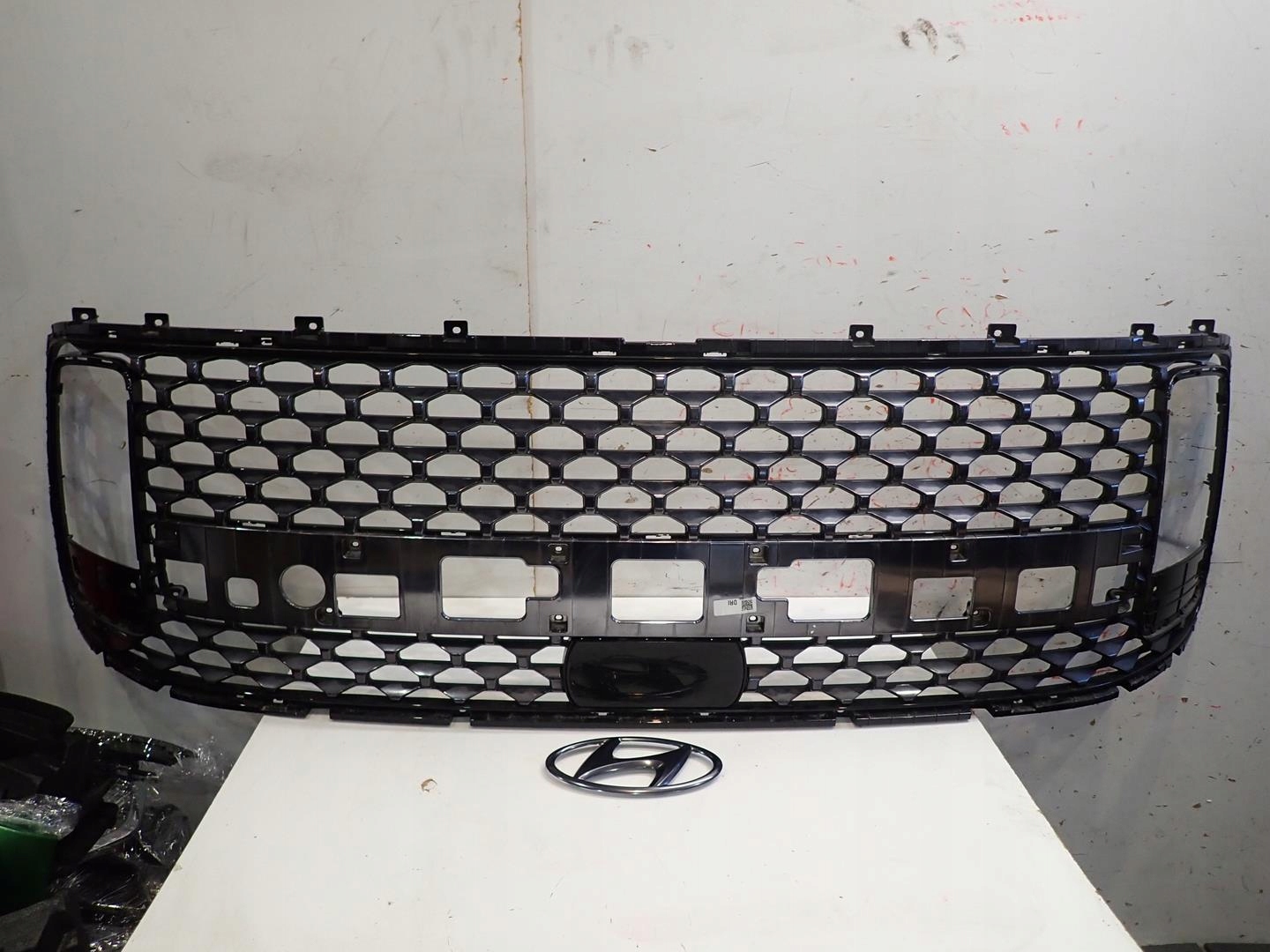 Atrapa HYUNDAI STARIA 2021- 86352-GG706