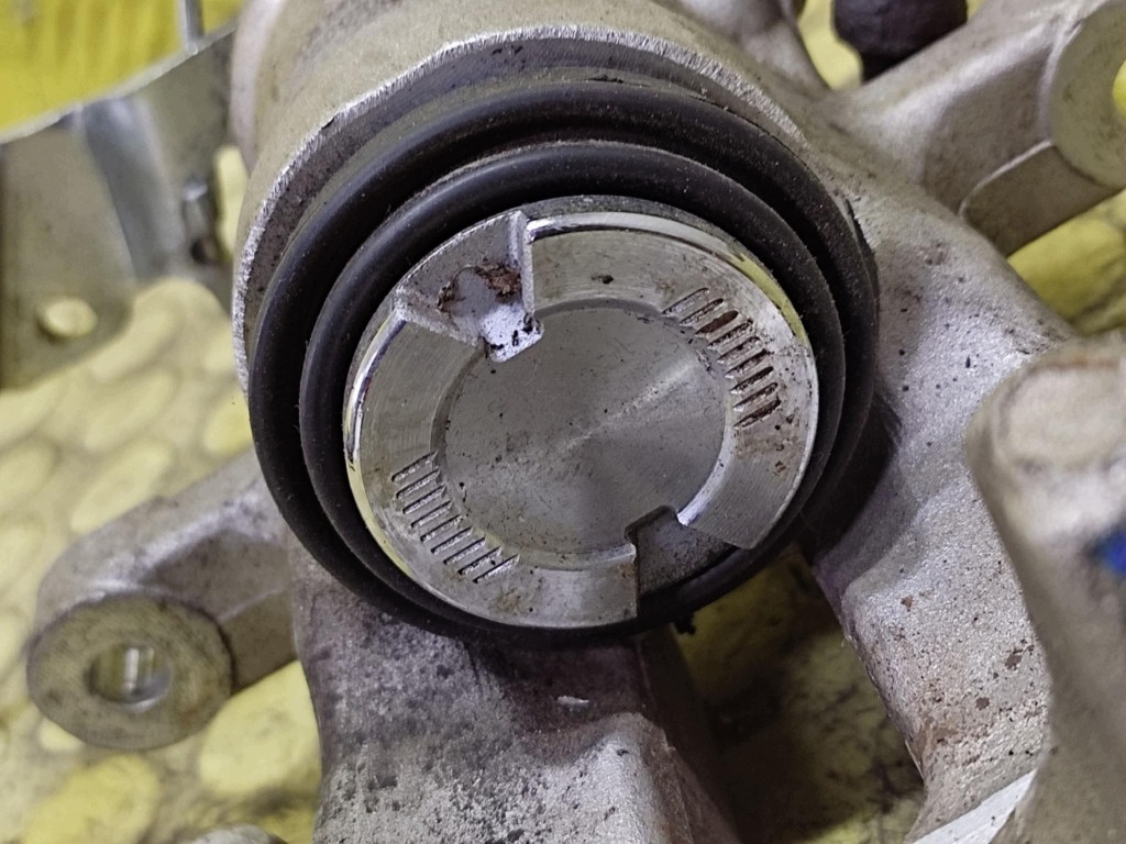 OPEL MERIVA A caliper brake left rear part