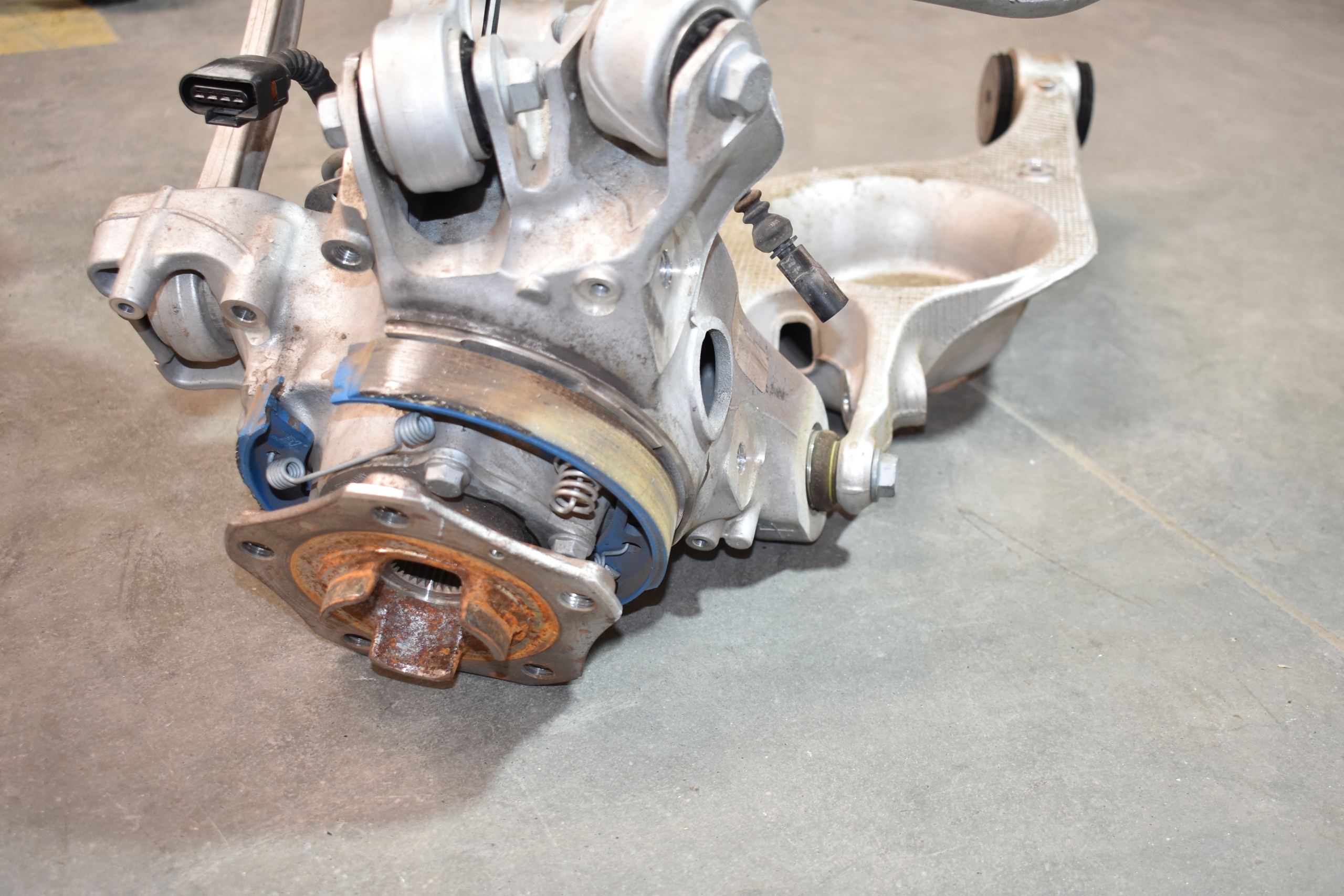 IDEALNE sususpension rear part rear. left PORSCHE PANAMERA 976 1