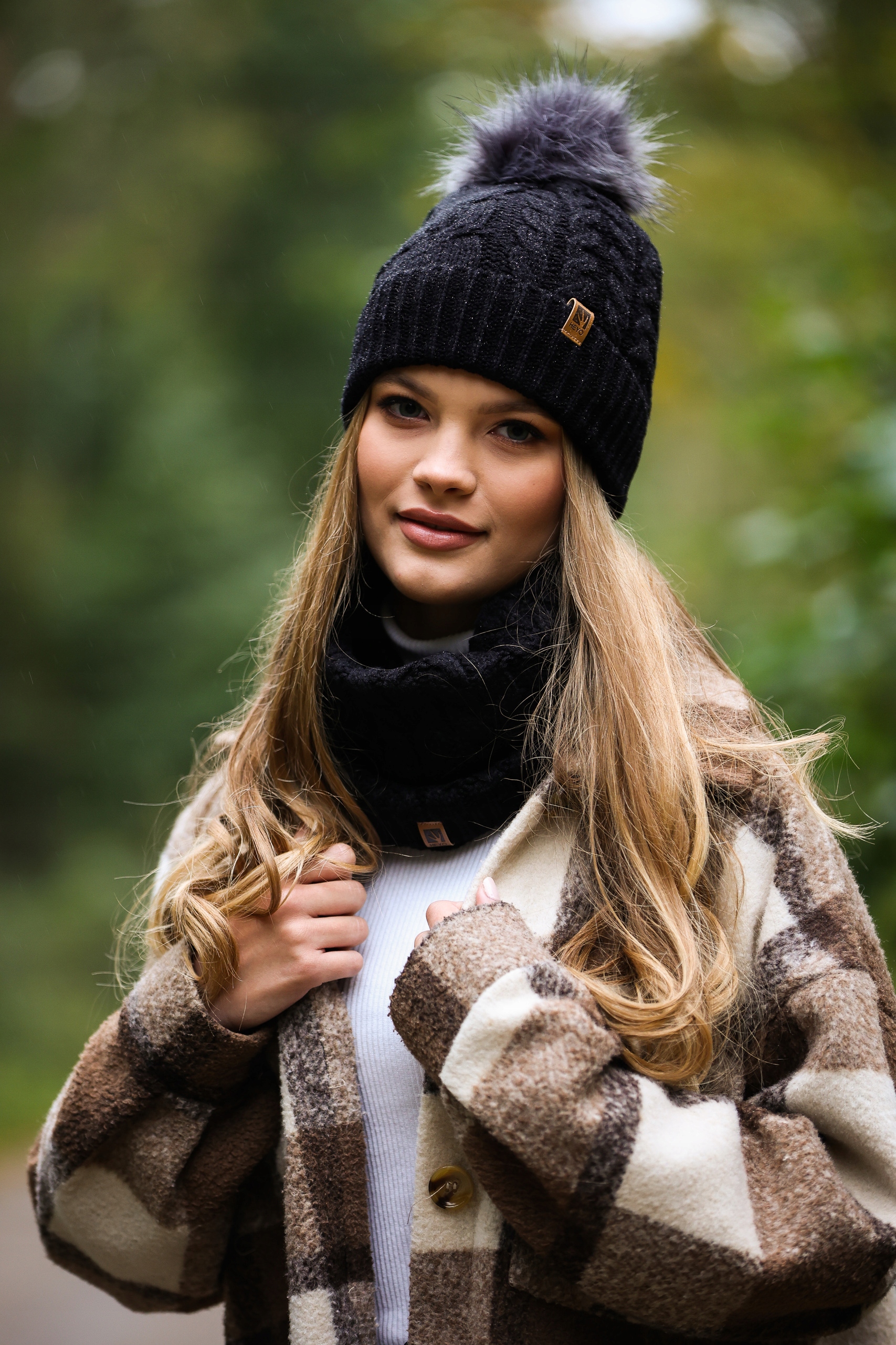 CZAPKA DAMSKA ZIMOWA Z POMPONEM POLAREM KOMIN RĘKAWICZKI HEYO KOMPLET Materiał dominujący akryl