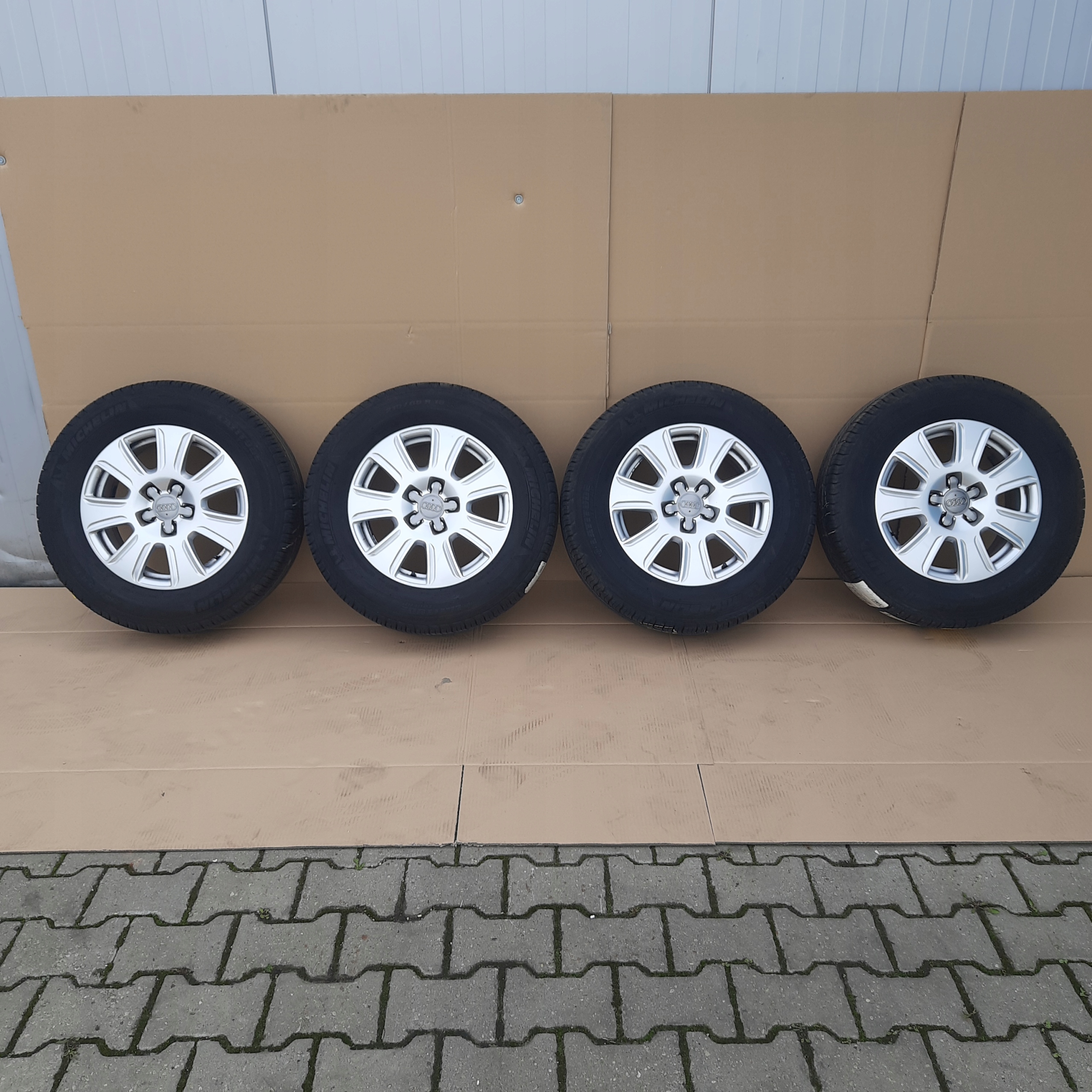ДИСКИ С ШИНЫ AUDI Q3u 6jx16 Et33 ЛЕТО