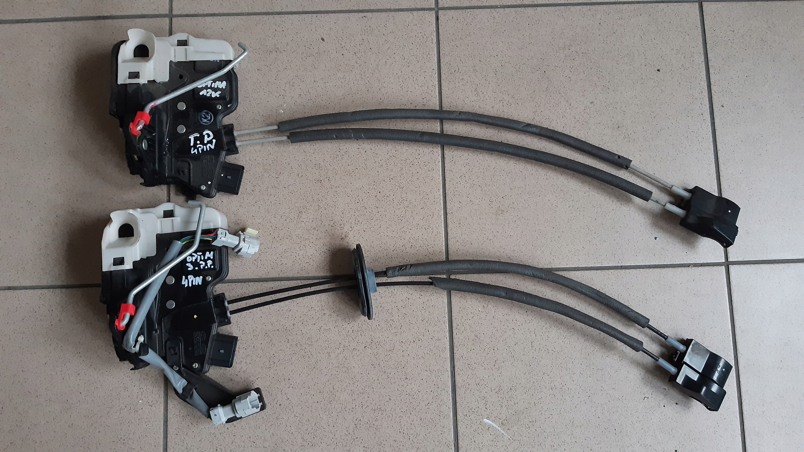 81320-2T130 81420-2T000 - KIA OPTIMA III 2012 Г. ЗАМОК ПЕРЕДНЕЙ ПРАВОЙ ЗАДНЕЙ ДВЕРИ