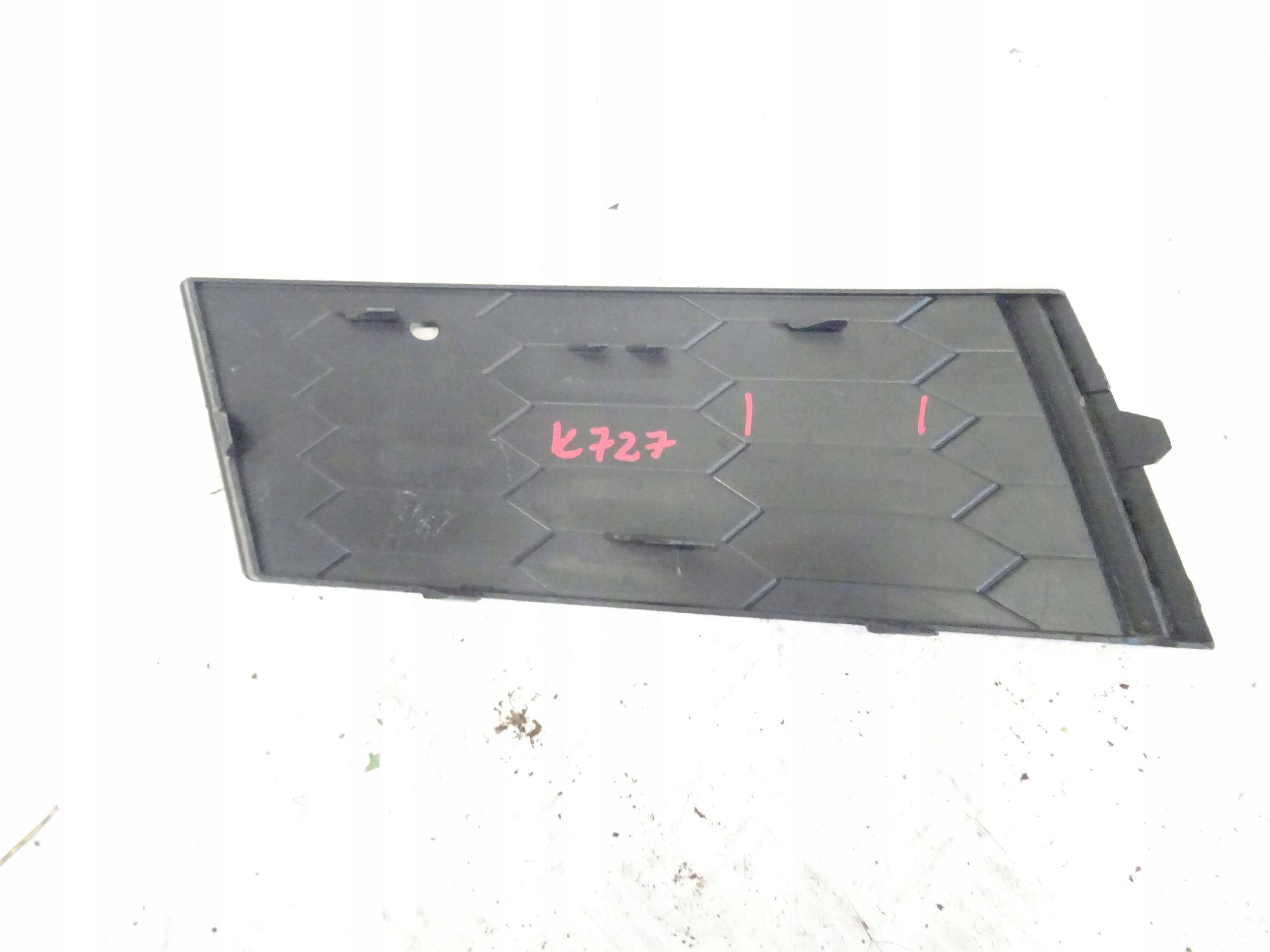 grid of a bumper front front right SKODA OCTAVIA III RS 5E0807682E