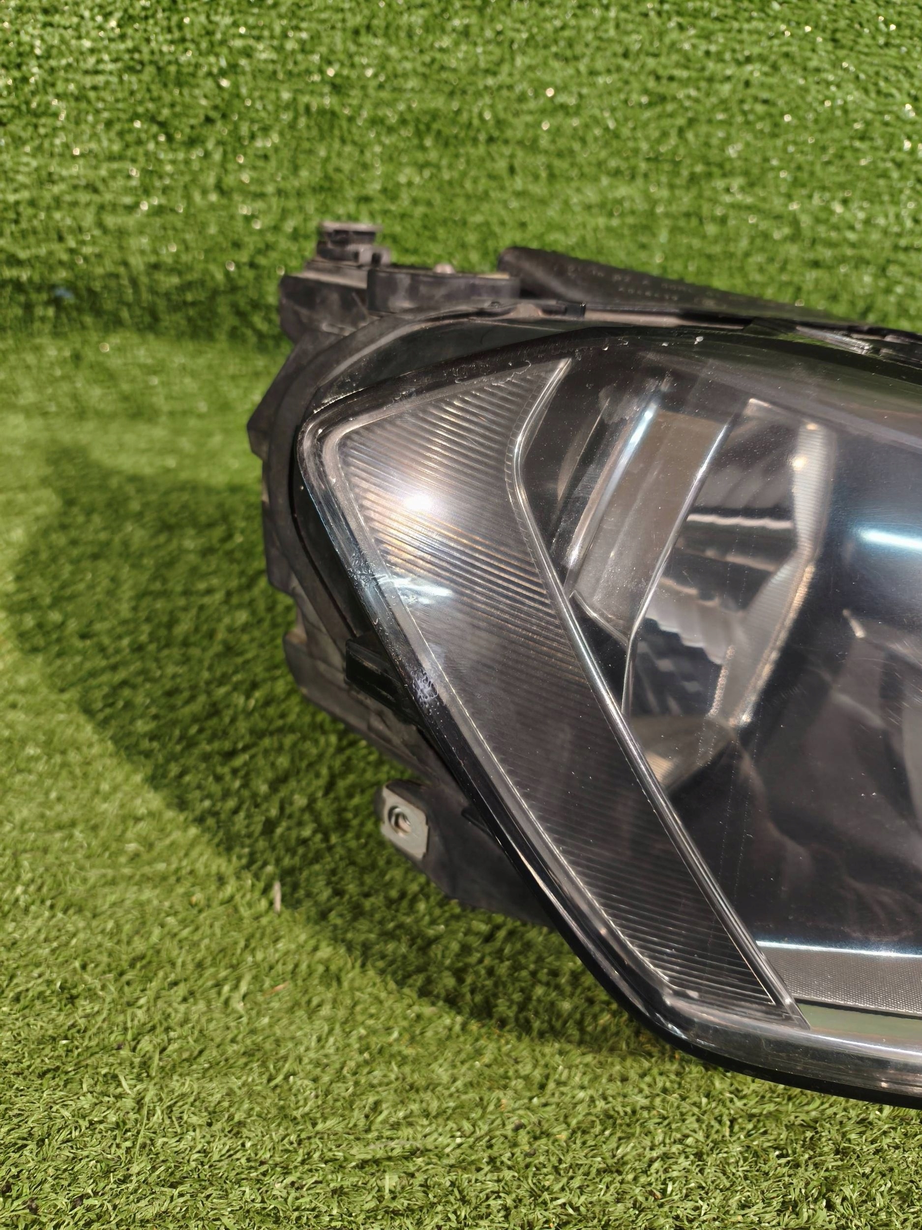 REFLEKTOR right front VW GOLF VII ZWYKLY 13- NR.1323
