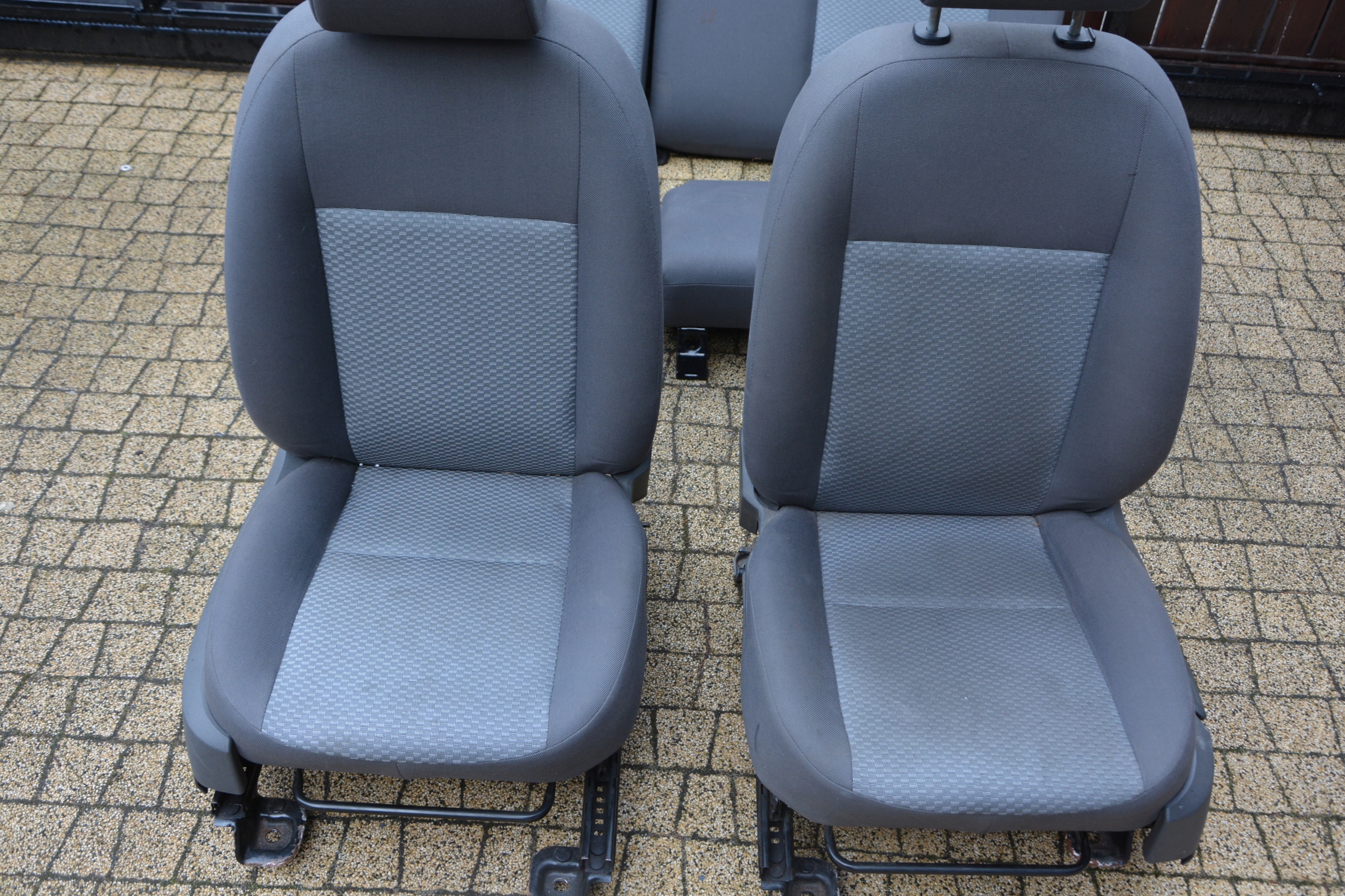 кресла диван FORD Focus MK2 5D