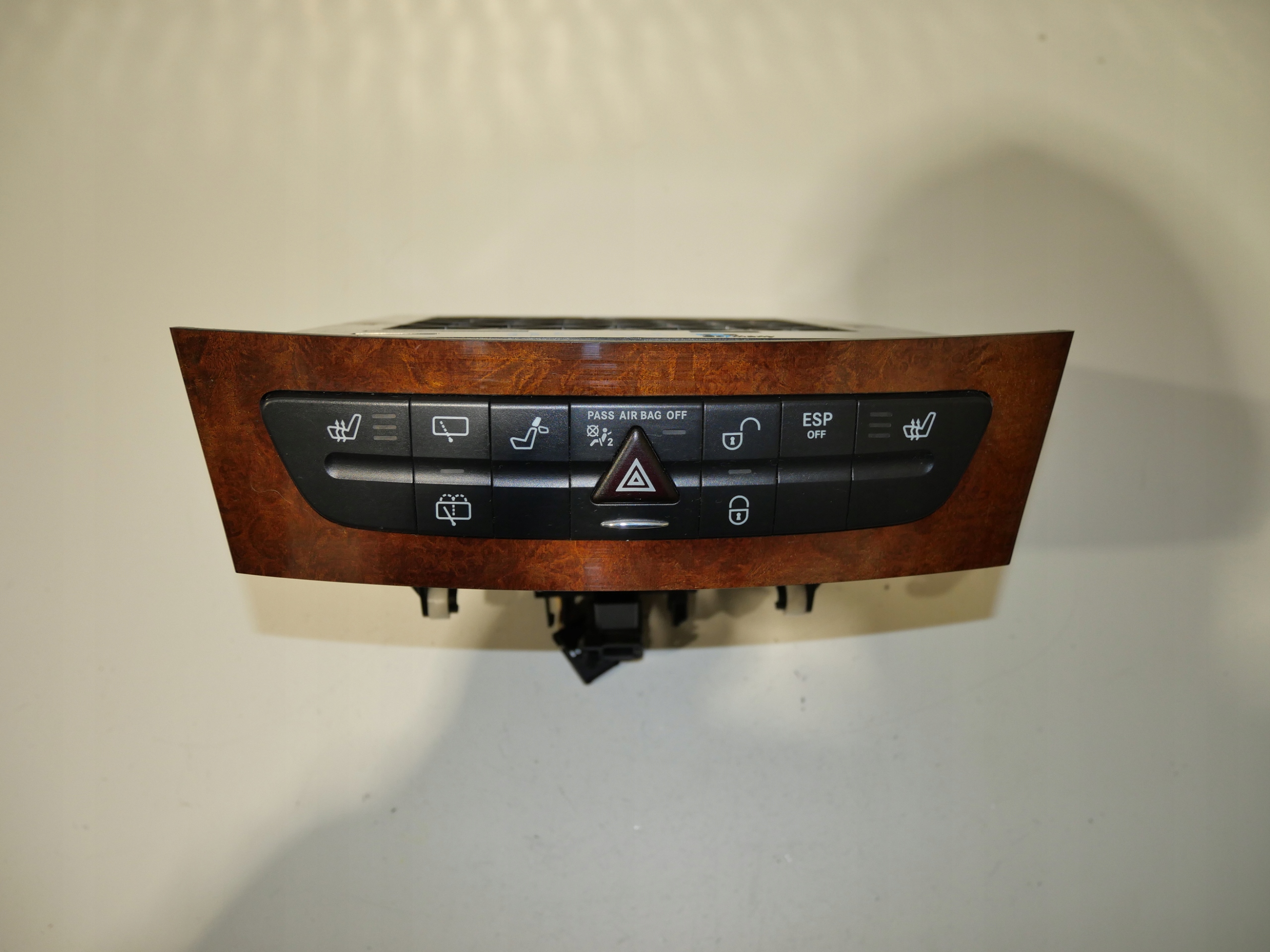 MERCEDES W219 CLS PANEL Pulsante A2116800552