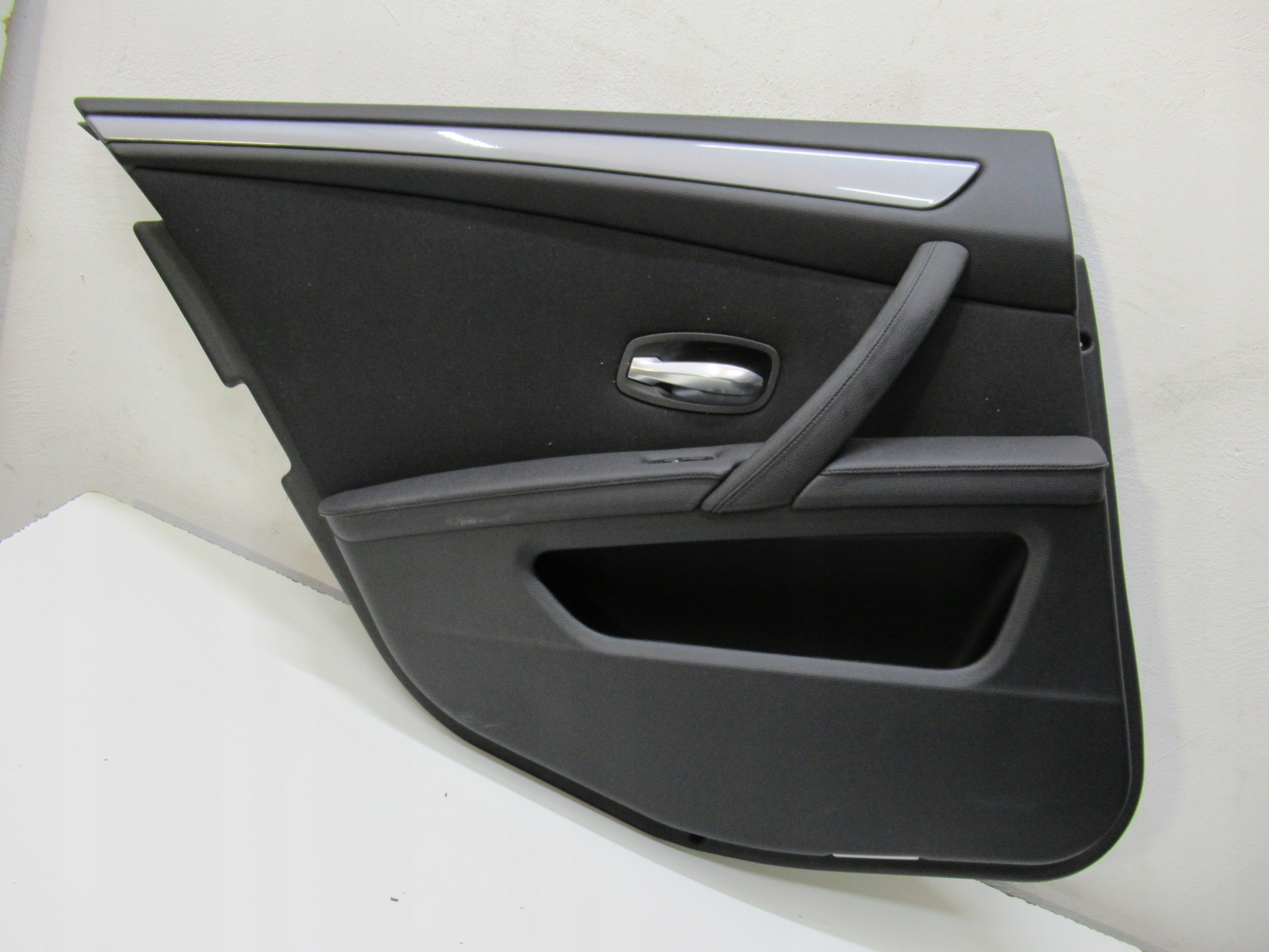 BMW E61 side upholstery door left rear part 07R EU